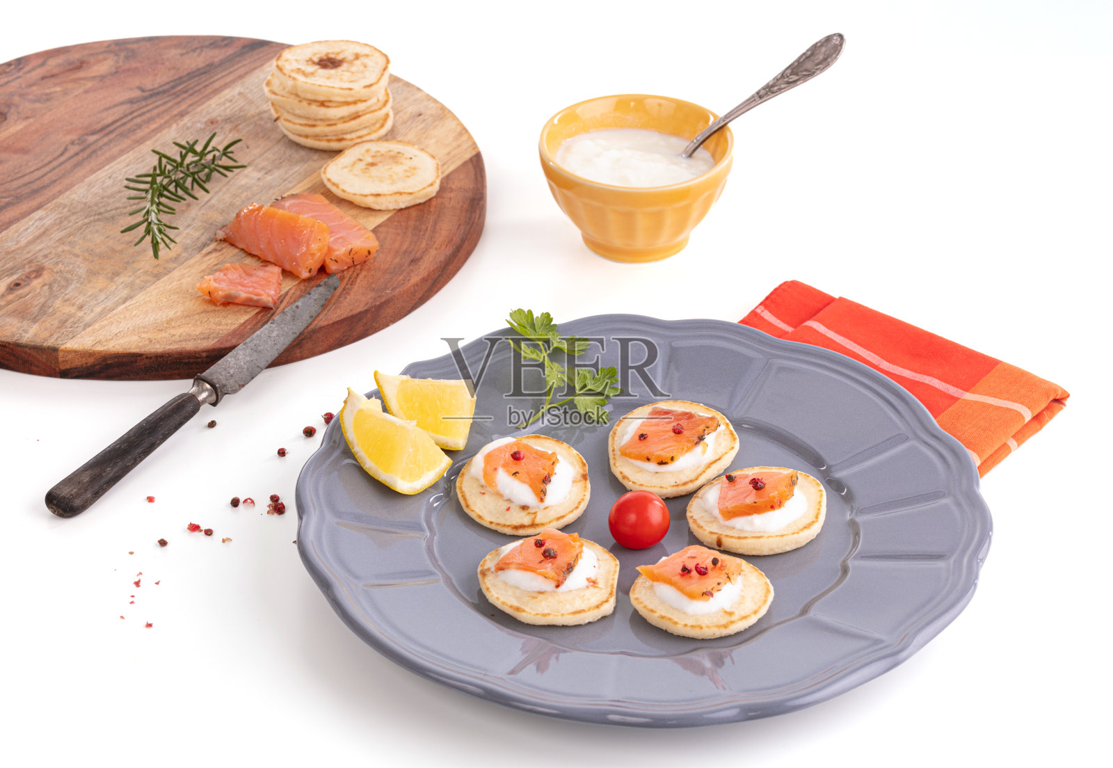 烤烟熏鲑鱼片照片摄影图片