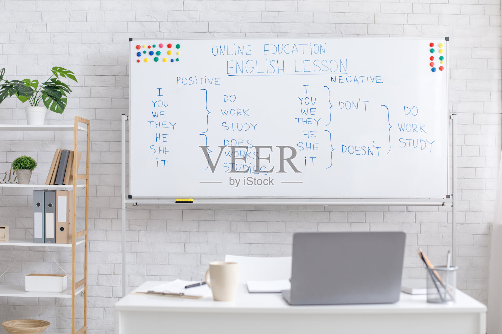 隔离期间的英语和远程课程照片摄影图片