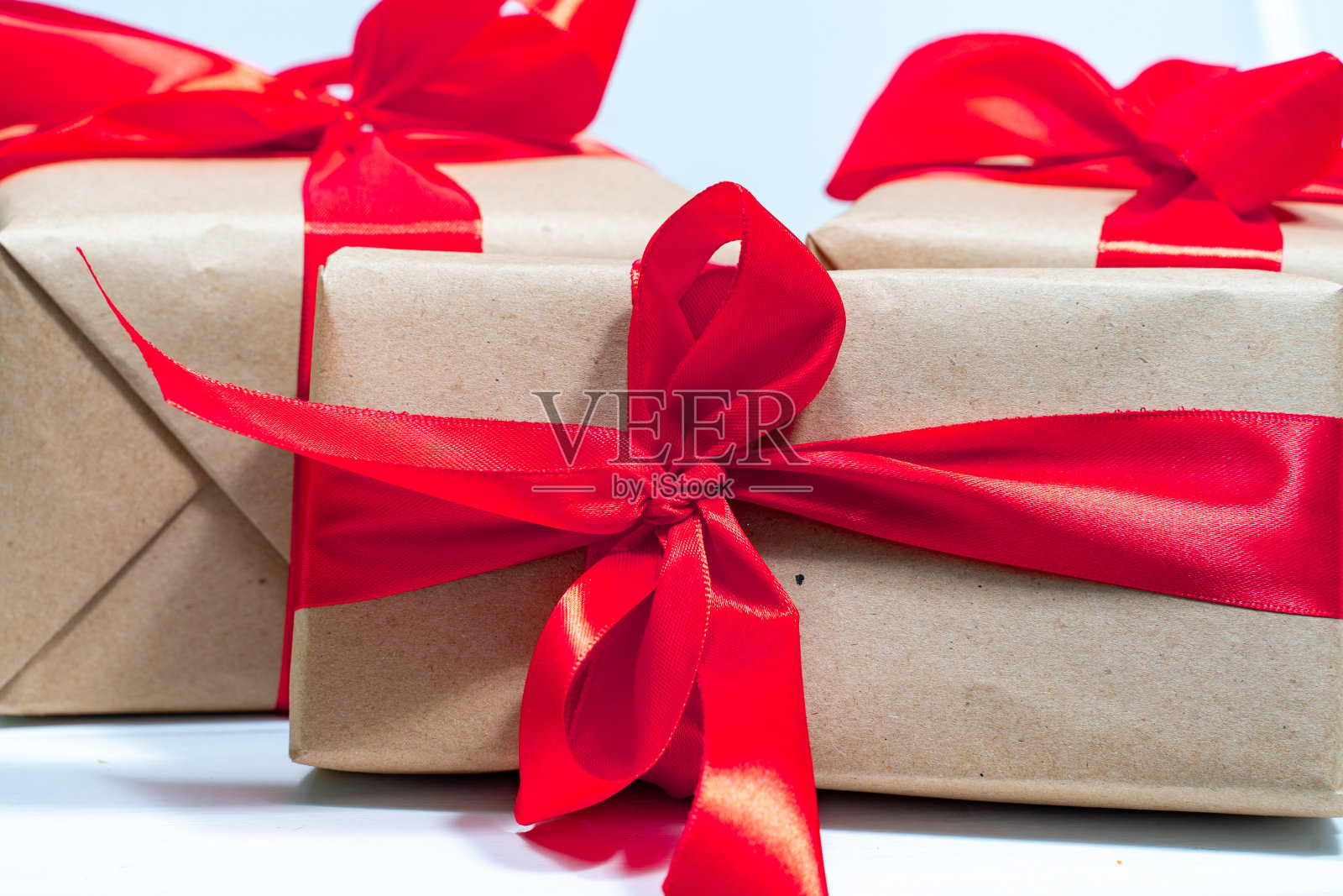 红丝带礼盒照片摄影图片