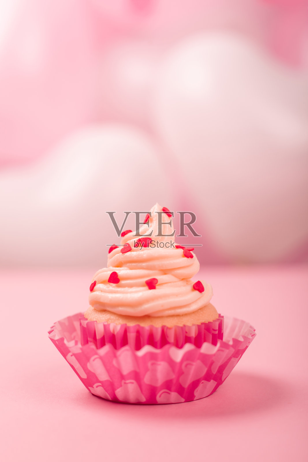 情人节爱情纸杯蛋糕照片摄影图片