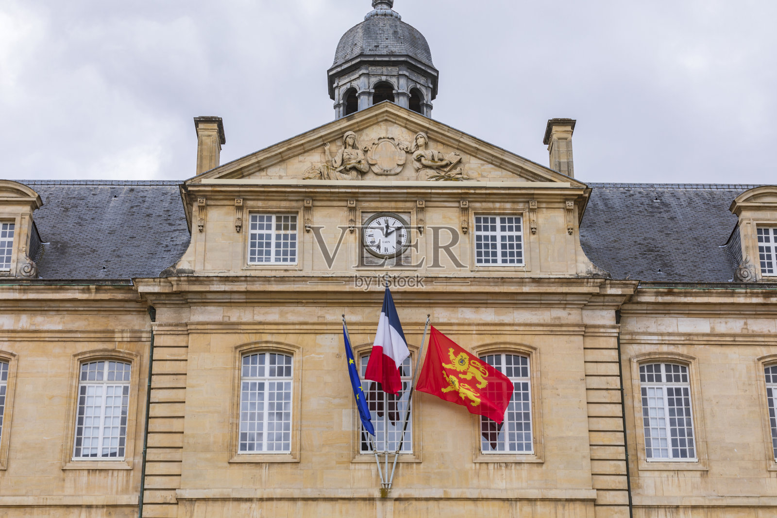 卡昂市政厅的正面照片摄影图片