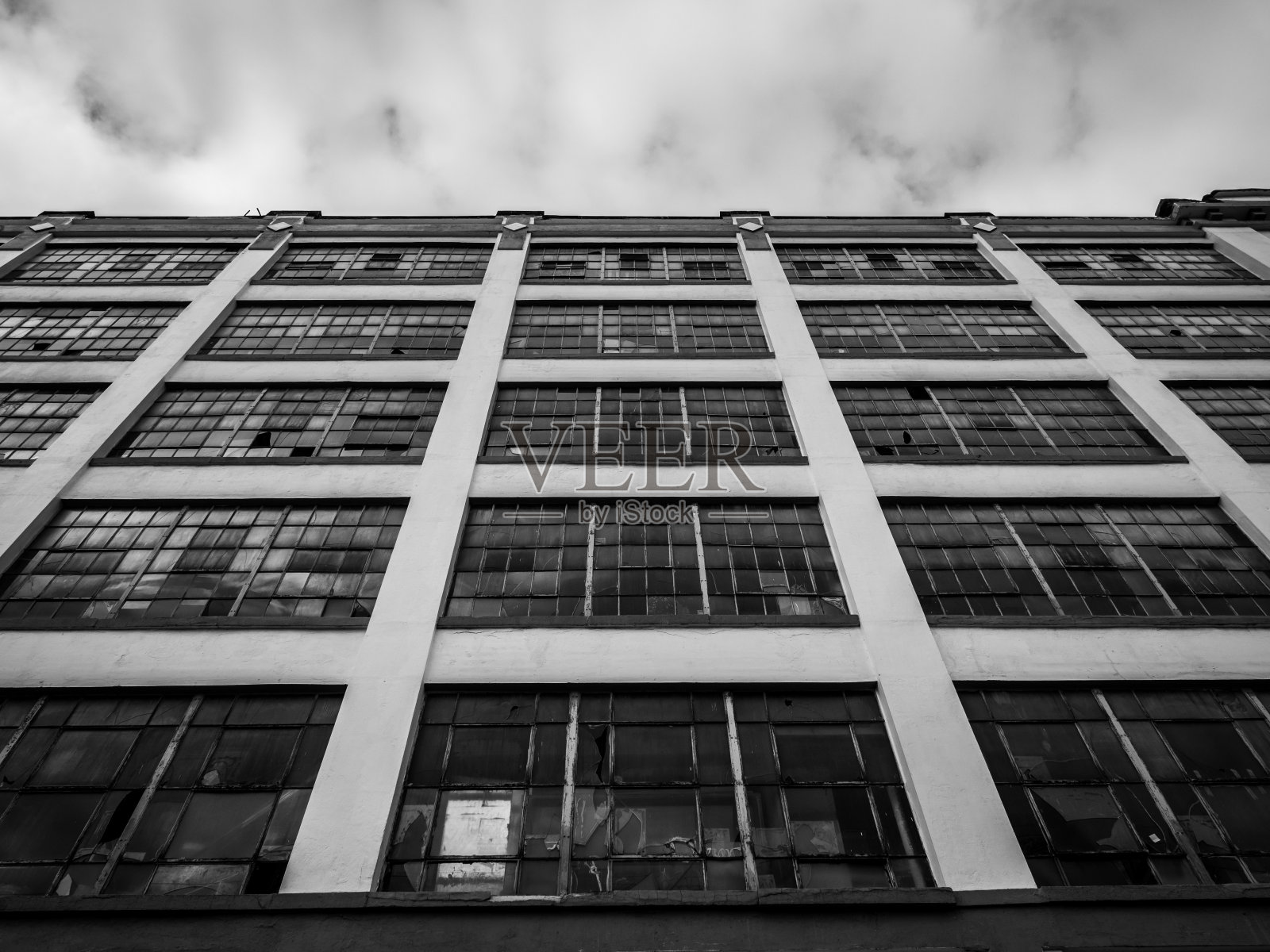 废弃的破旧工业建筑照片摄影图片