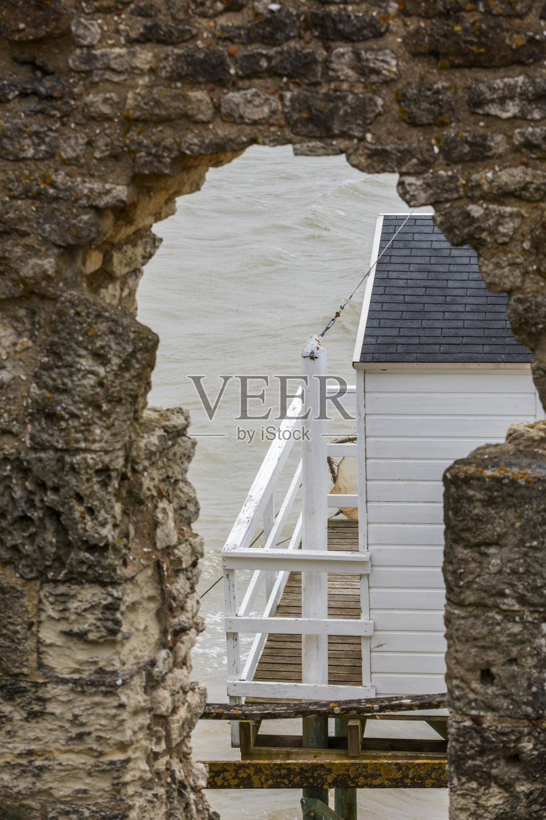 典型的渔场(carrelts)，位于法国沙朗地区吉伦德河畔塔尔蒙照片摄影图片