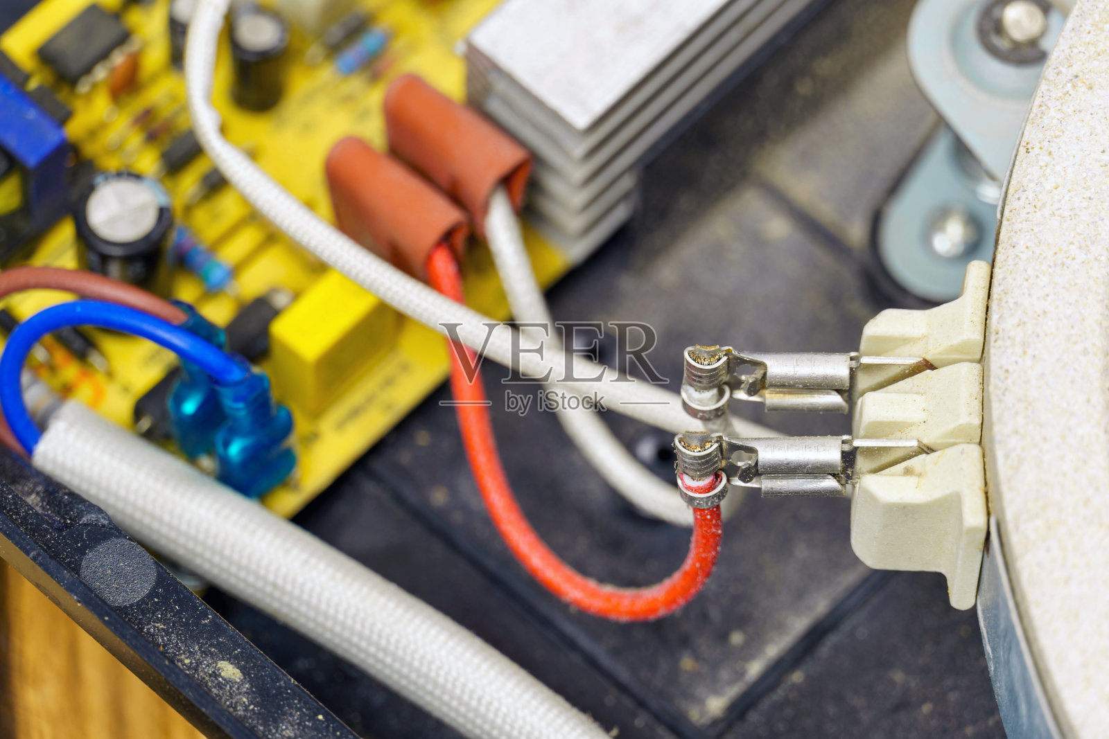 电线和印刷电路板照片摄影图片