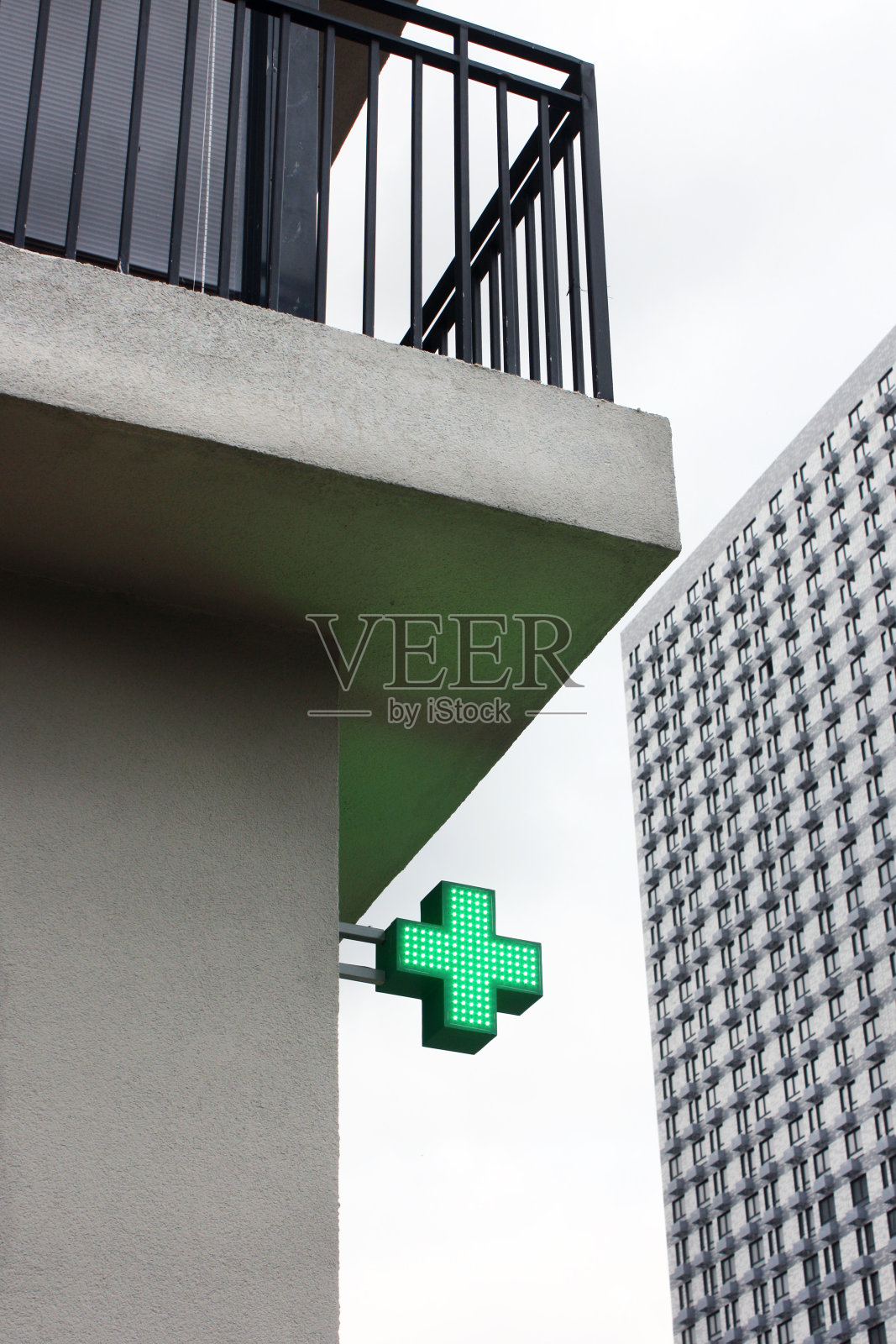 街上的药店标志照片摄影图片