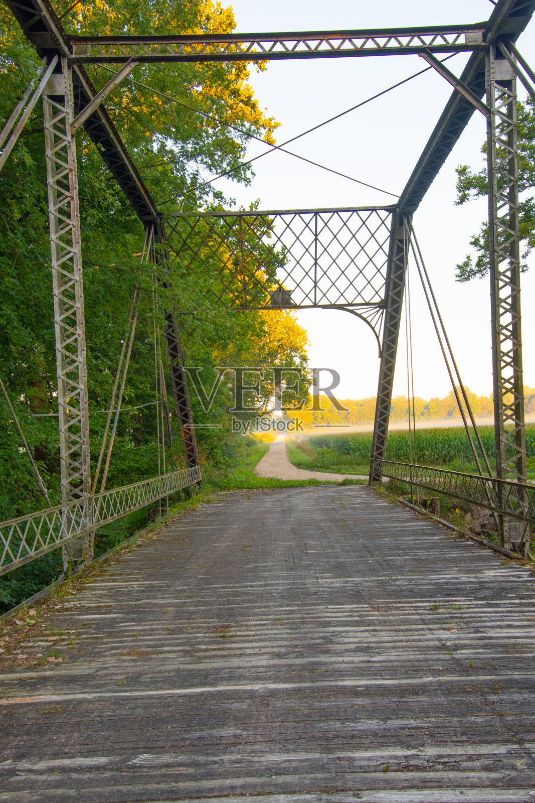 桥——巴特勒桥——建于1903年，长288英尺，横跨鳗鱼河照片摄影图片