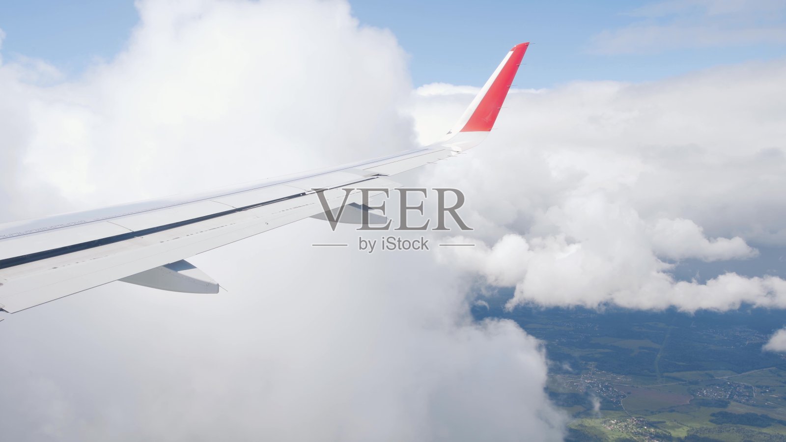 从飞机窗口看到美丽的天空和云彩照片摄影图片