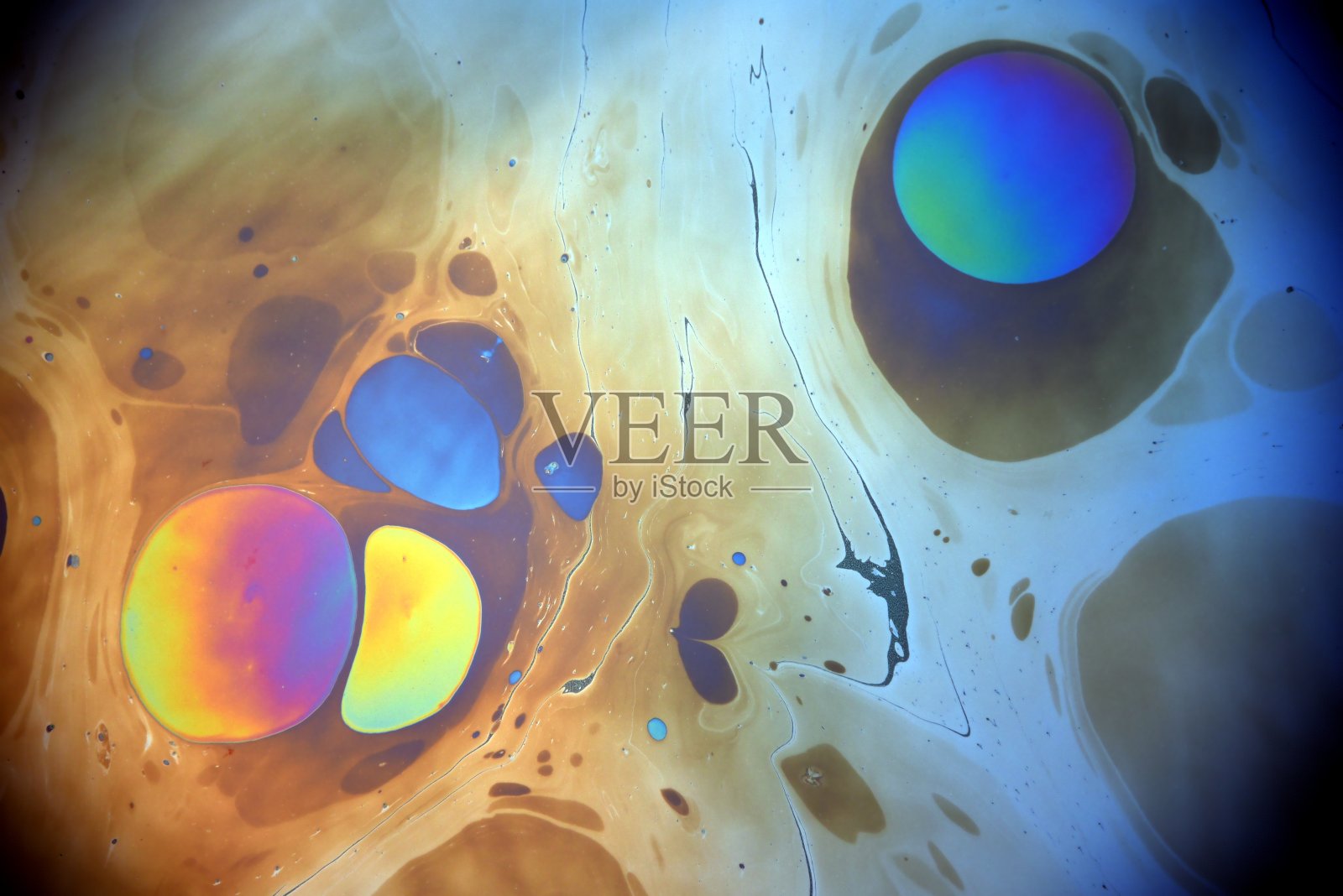 油在水照片摄影图片