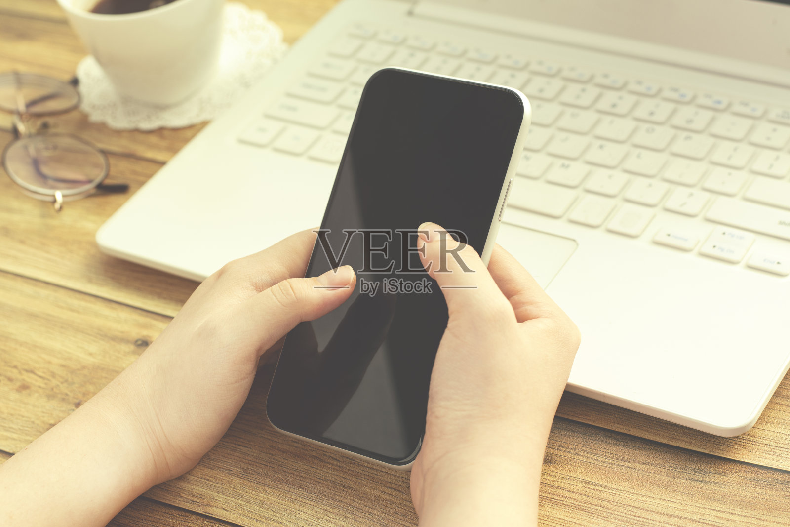 笔记本电脑和手机照片摄影图片