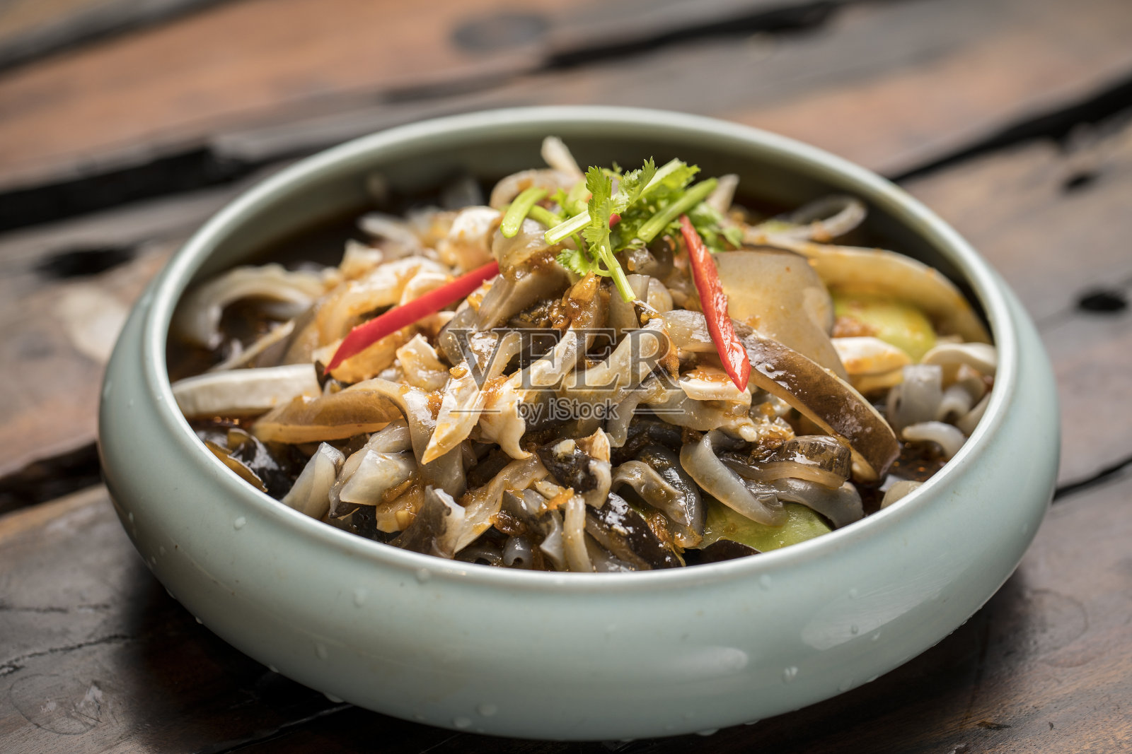 中国小吃，冷鱼皮。照片摄影图片