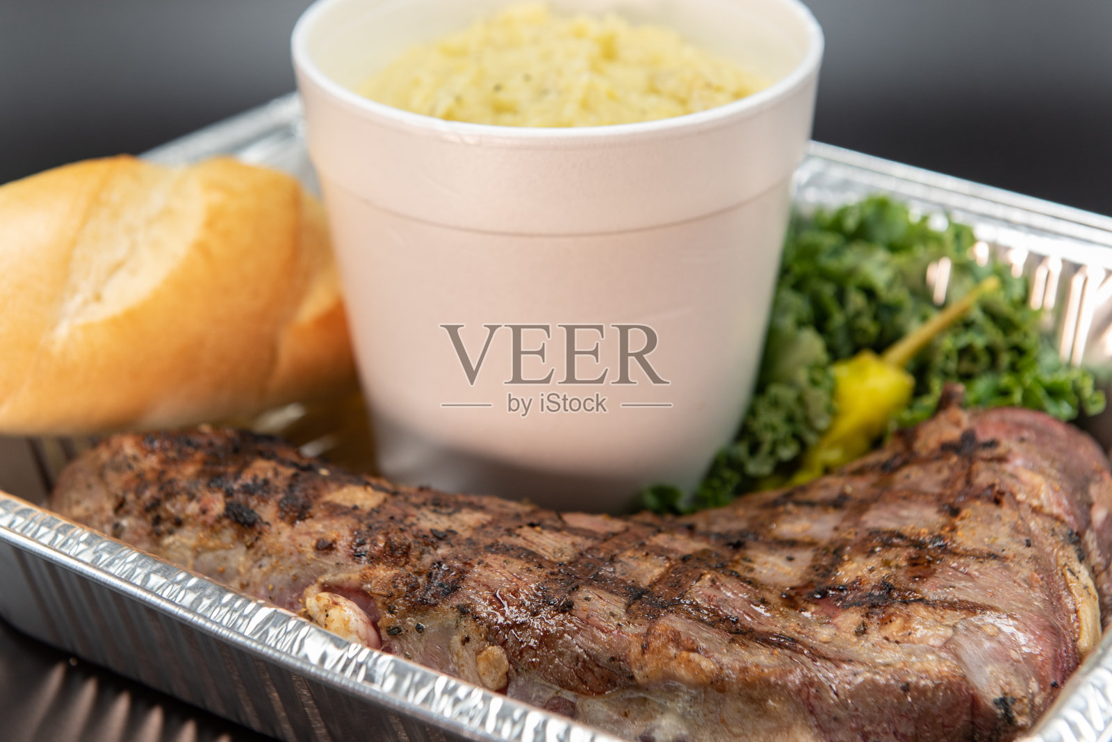 丰盛的食物比心灵更能满足。照片摄影图片