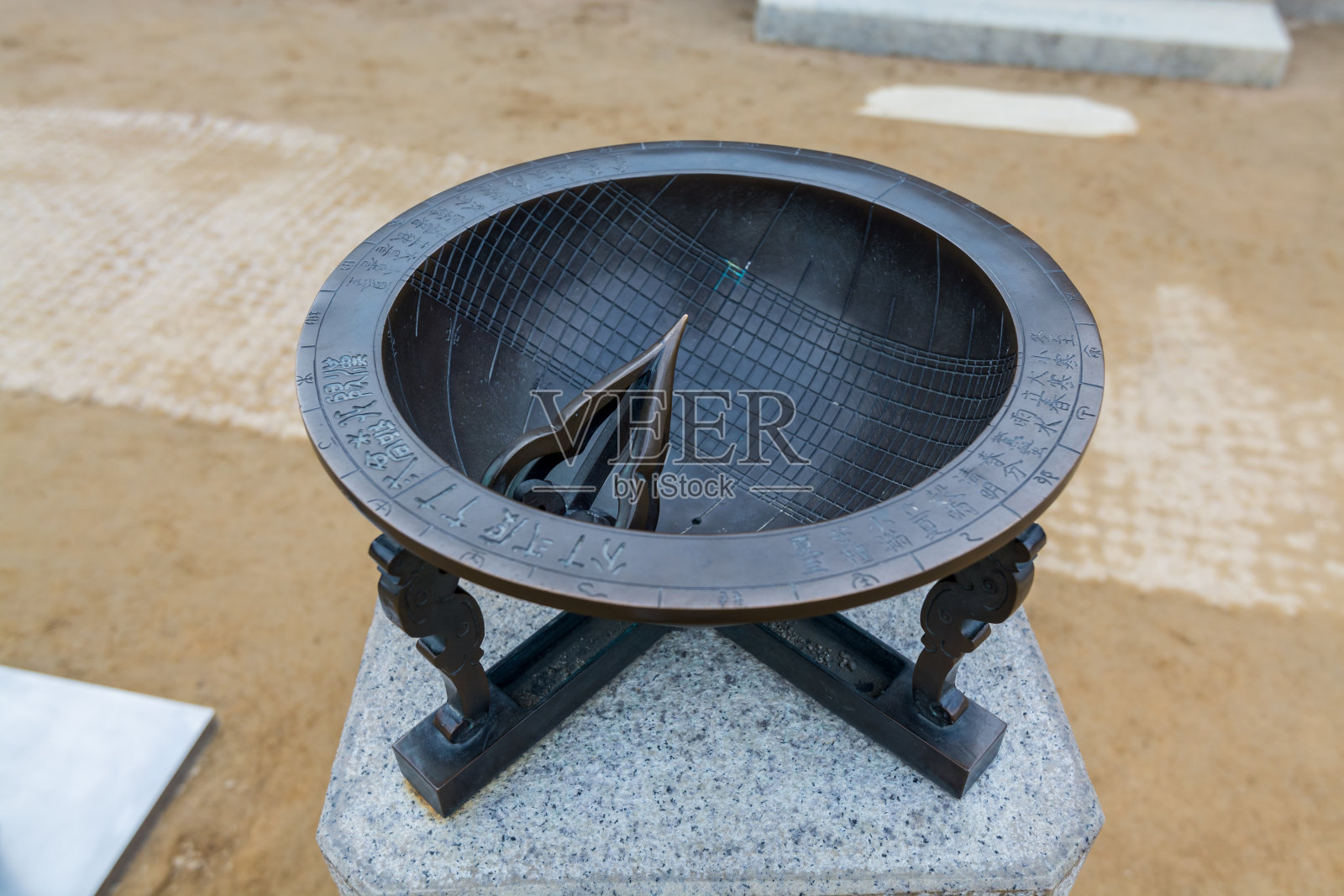 一个日晷(安建宫)，位于最大的华城haengung宫，是Jeongjo国王和皇室家族在战争期间撤退的地方照片摄影图片