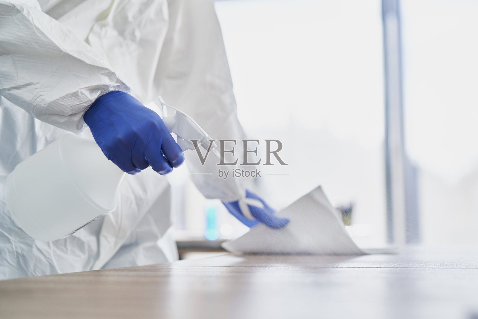 表面喷洒消毒关闭照片摄影图片