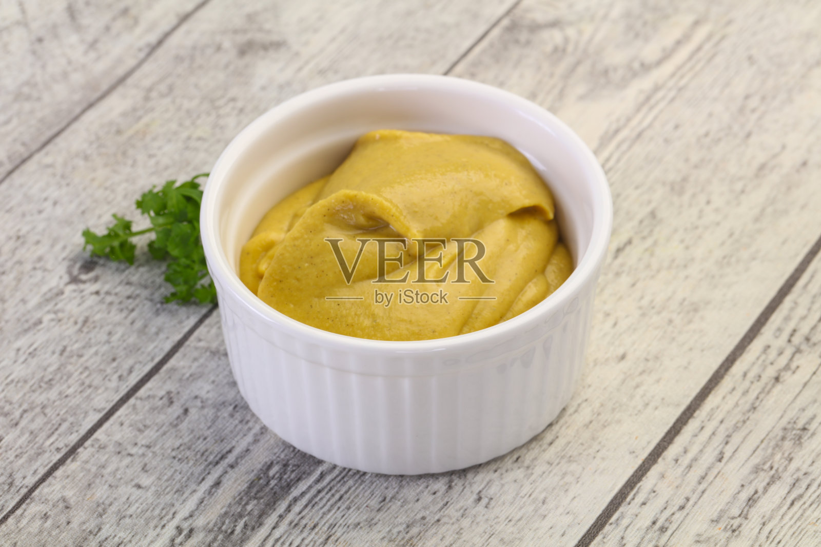 芥末酱在碗里照片摄影图片