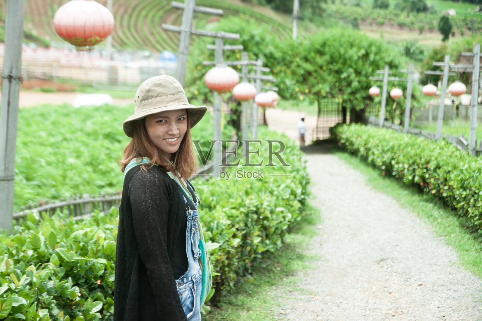 在Pai看来，这是一个单独的旅行者照片摄影图片