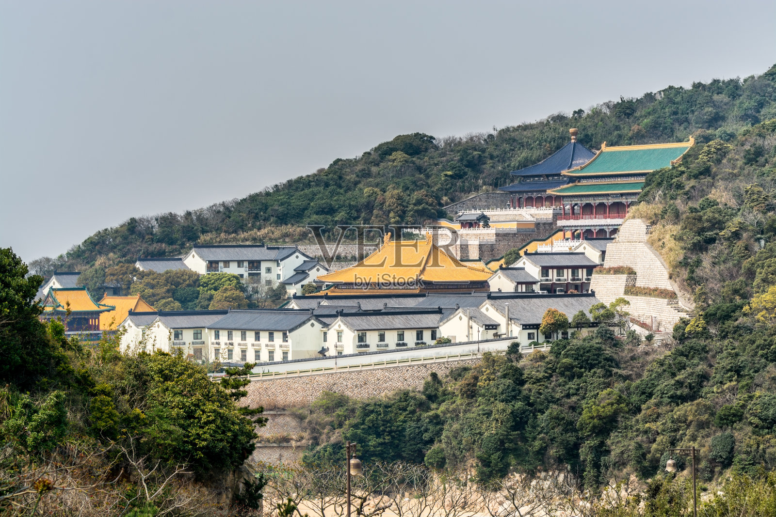 舟山群岛普陀山中国传统七彩寺庙，中国观音菩萨宝地照片摄影图片