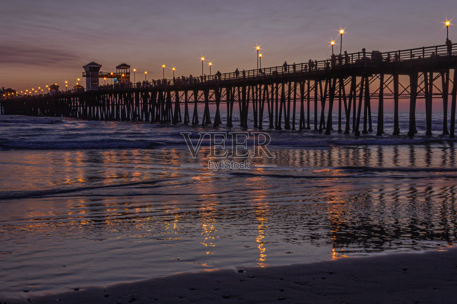 黄昏的海滨码头照片摄影图片