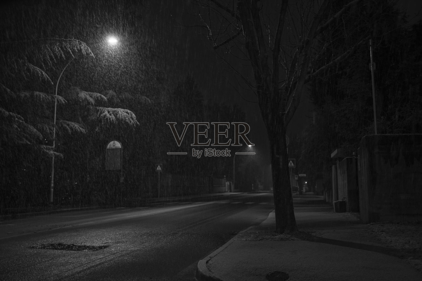 冬天的场景在城市的早晨照片摄影图片