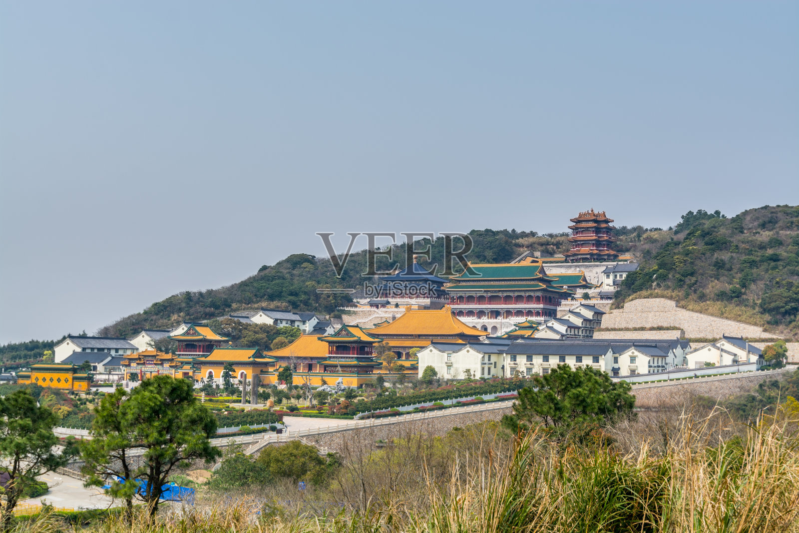舟山群岛普陀山中国传统七彩寺庙，中国观音菩萨宝地照片摄影图片