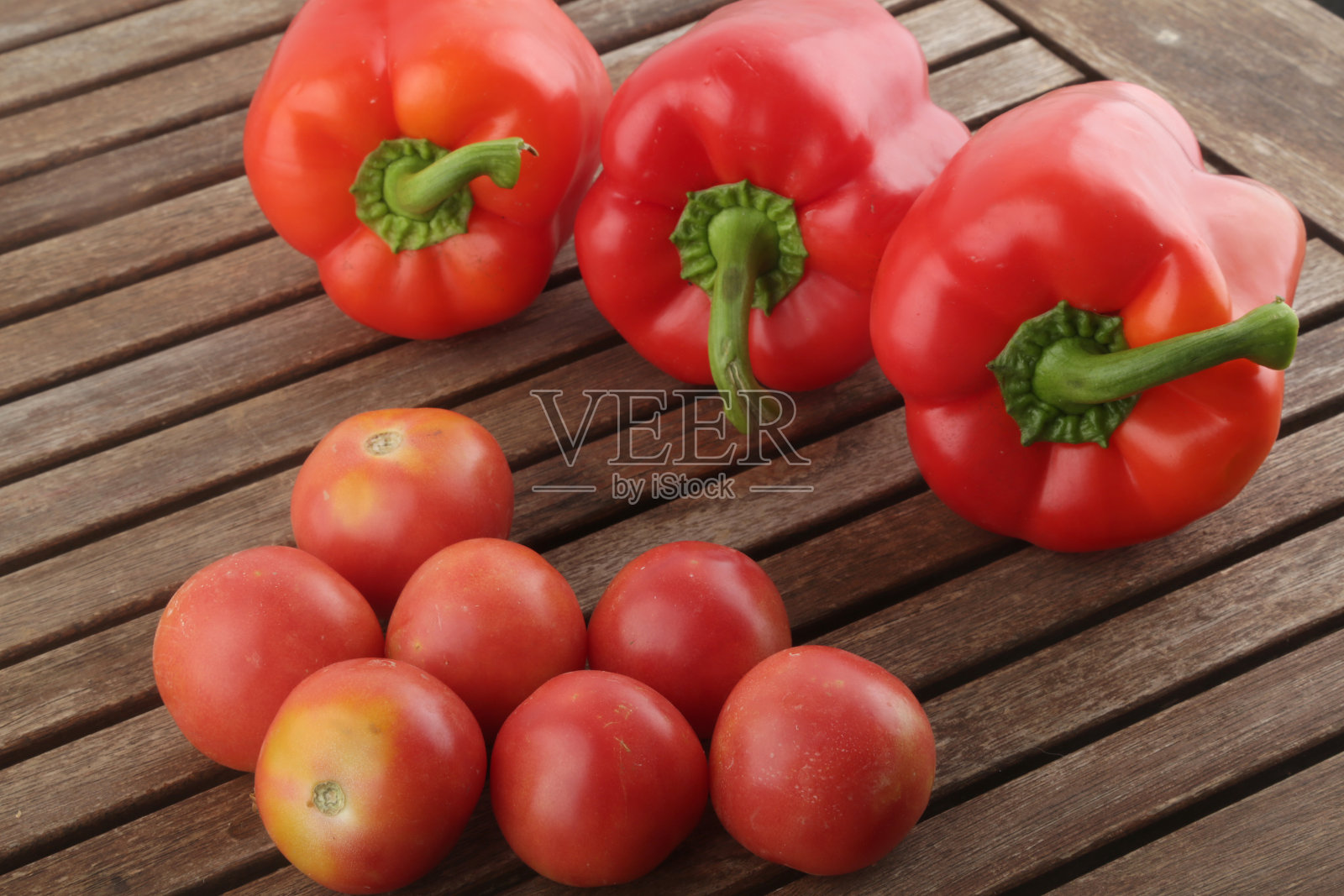 红辣椒、蔬菜和西红柿照片摄影图片