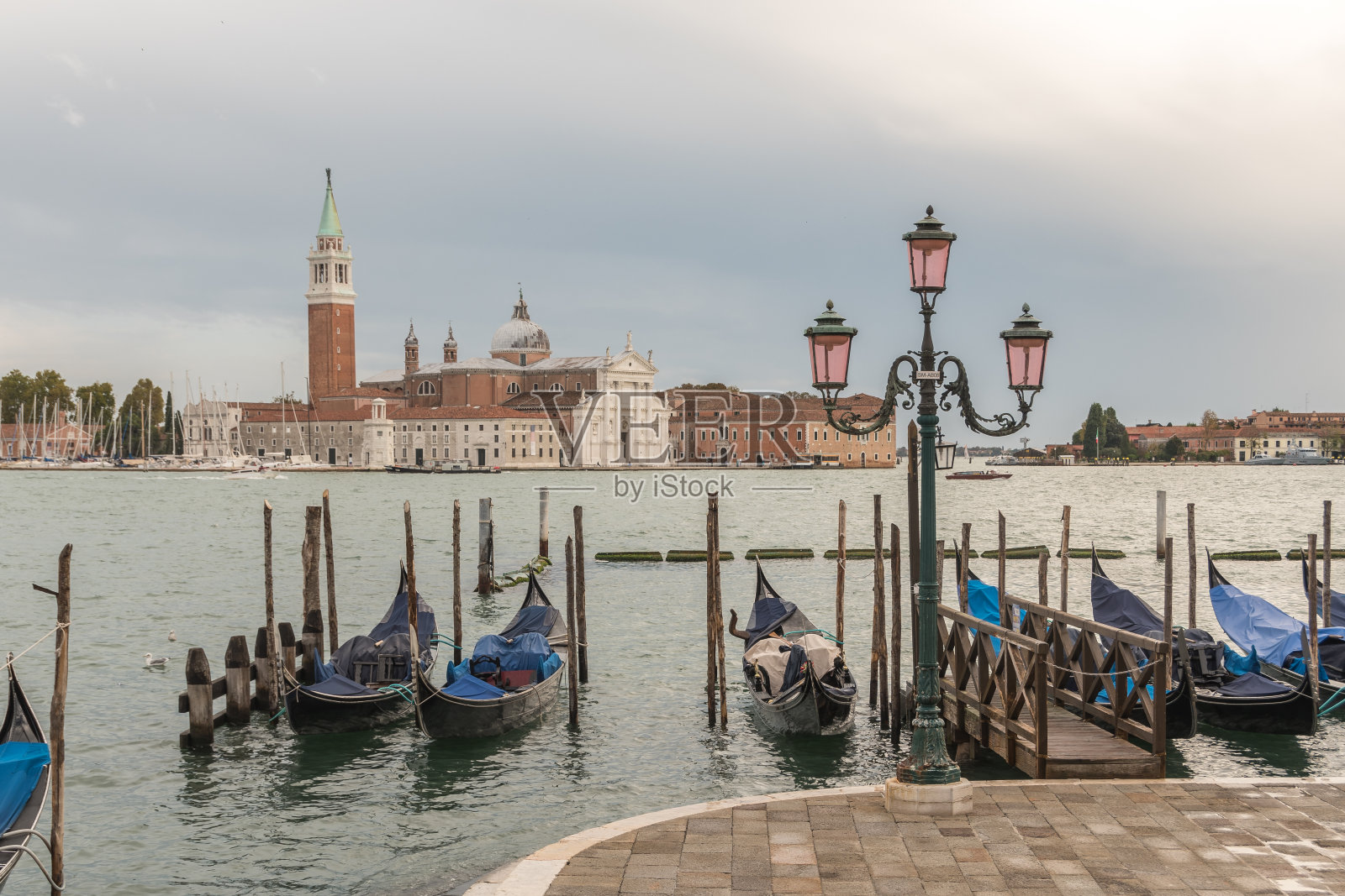 威尼斯，意大利，2020年10月3日-圣乔治岛和圣乔治教堂照片摄影图片