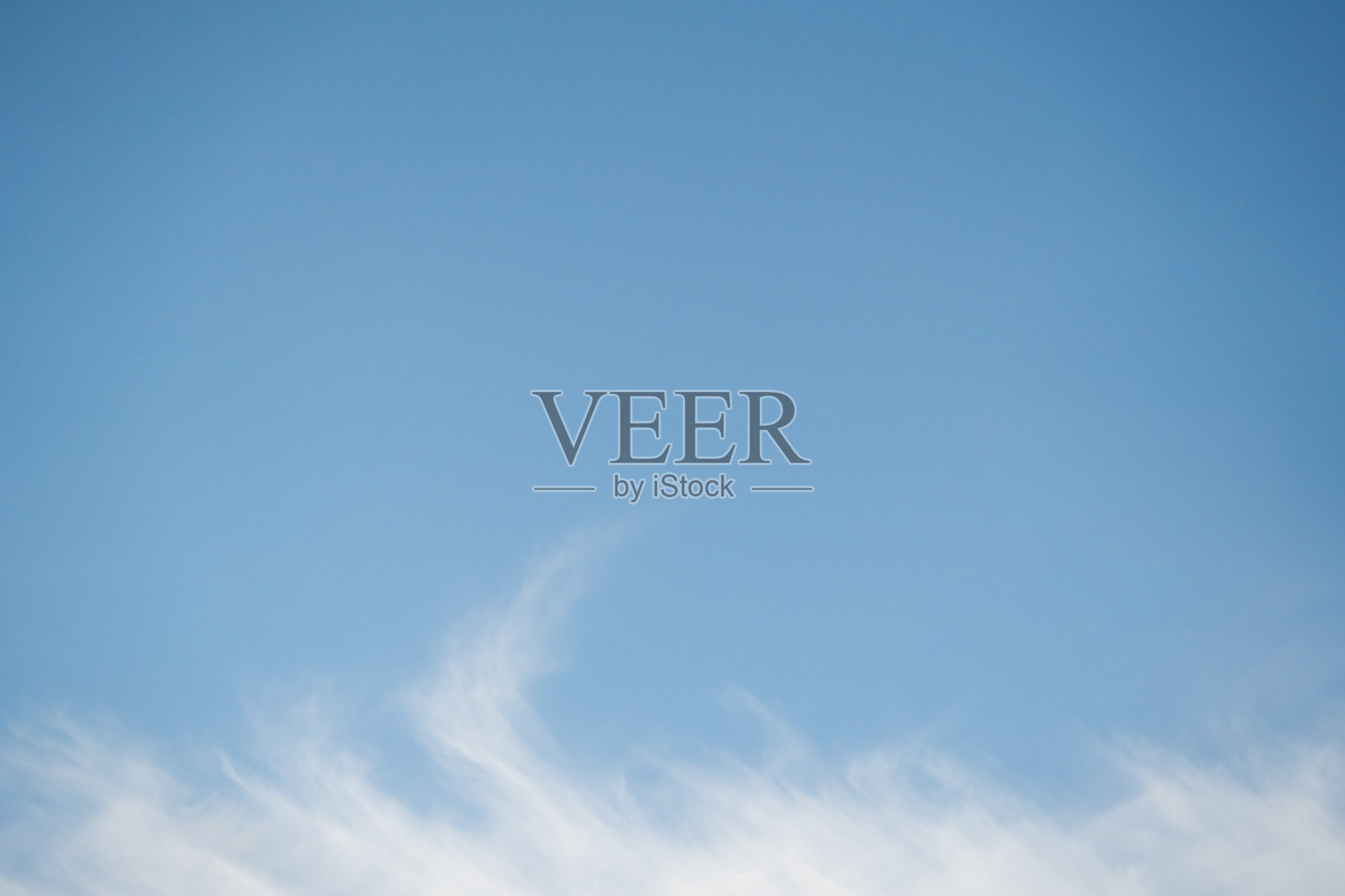 在蓝色天空中与拷贝空间的全景蓬松的云照片摄影图片