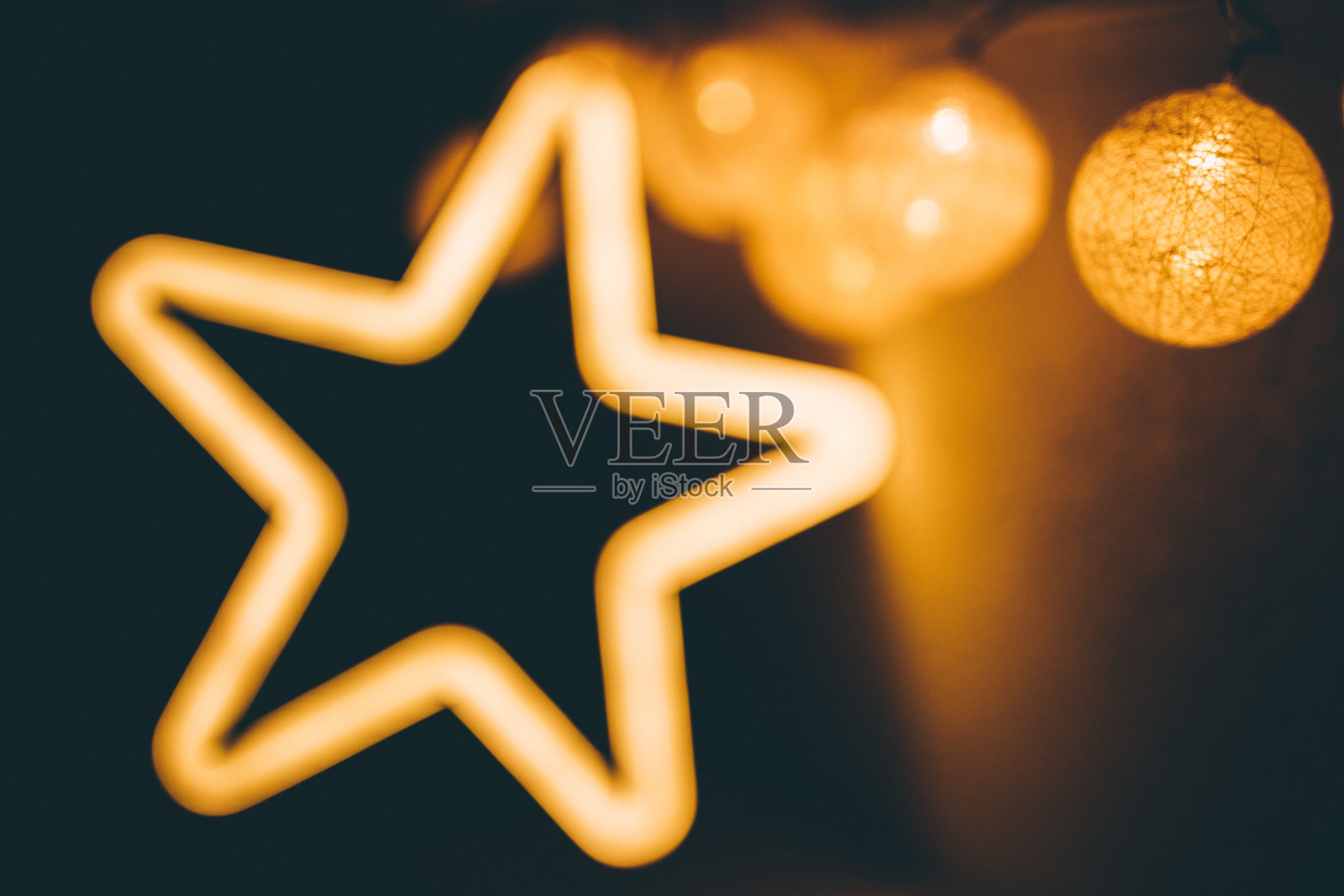 圣诞之星，圣诞彩灯，圣诞装饰品照片摄影图片