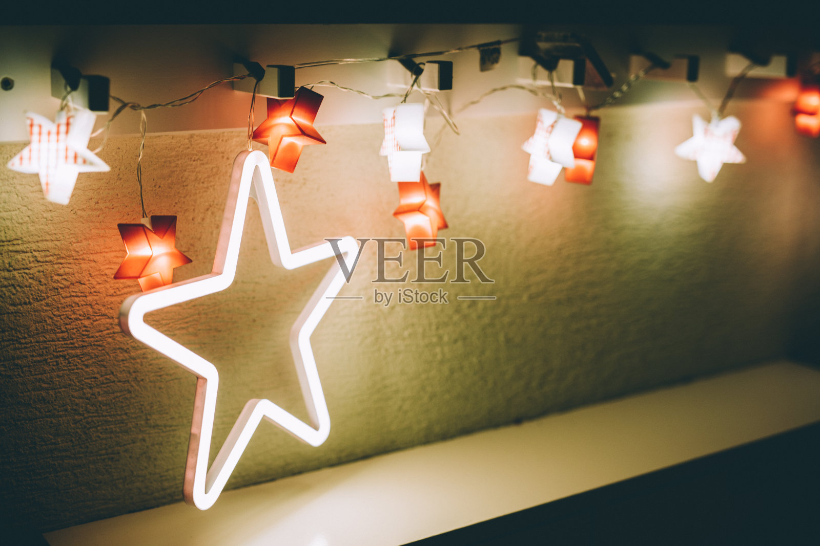 圣诞之星，圣诞彩灯，圣诞装饰品照片摄影图片