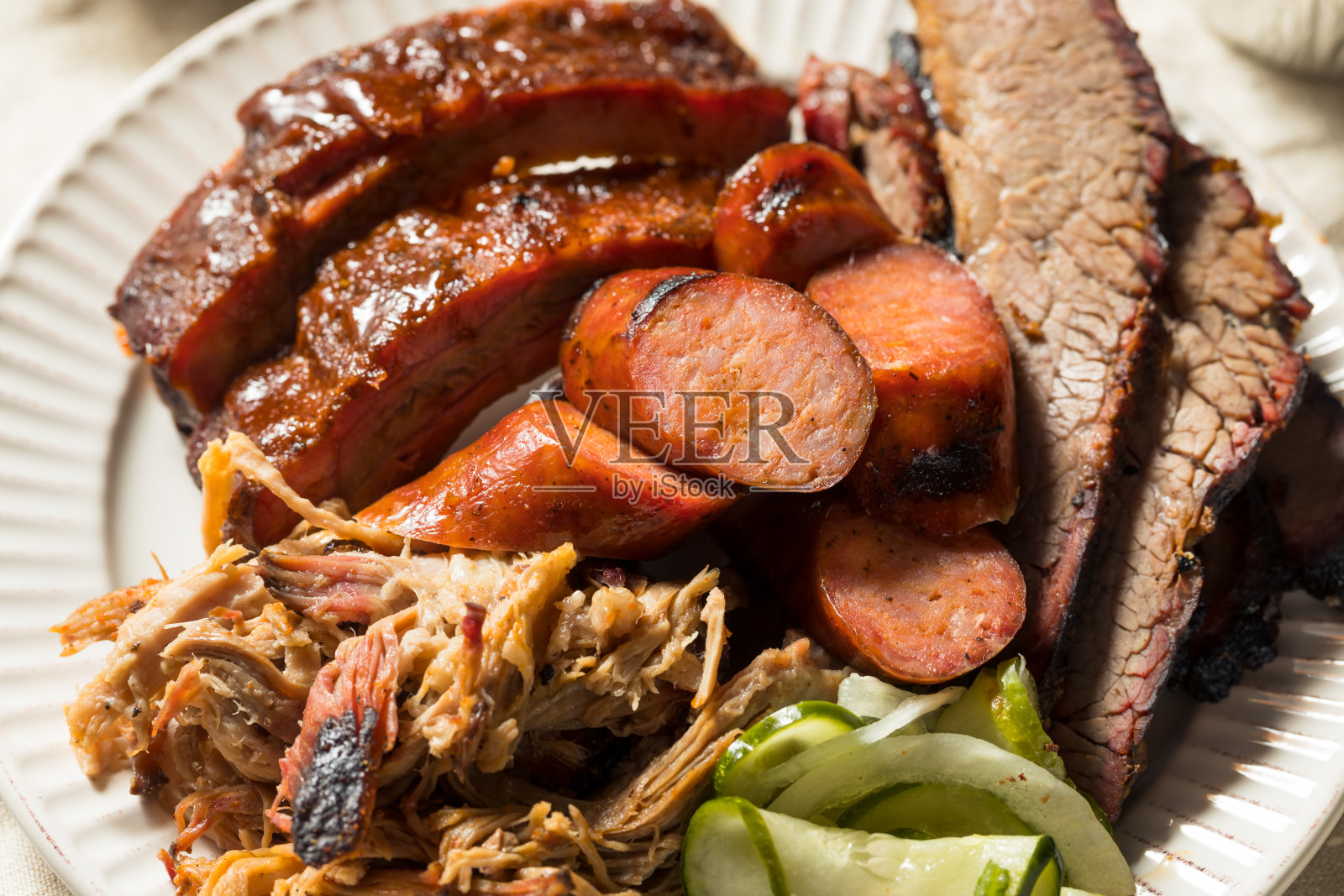 自制烧烤拼盘配排骨照片摄影图片