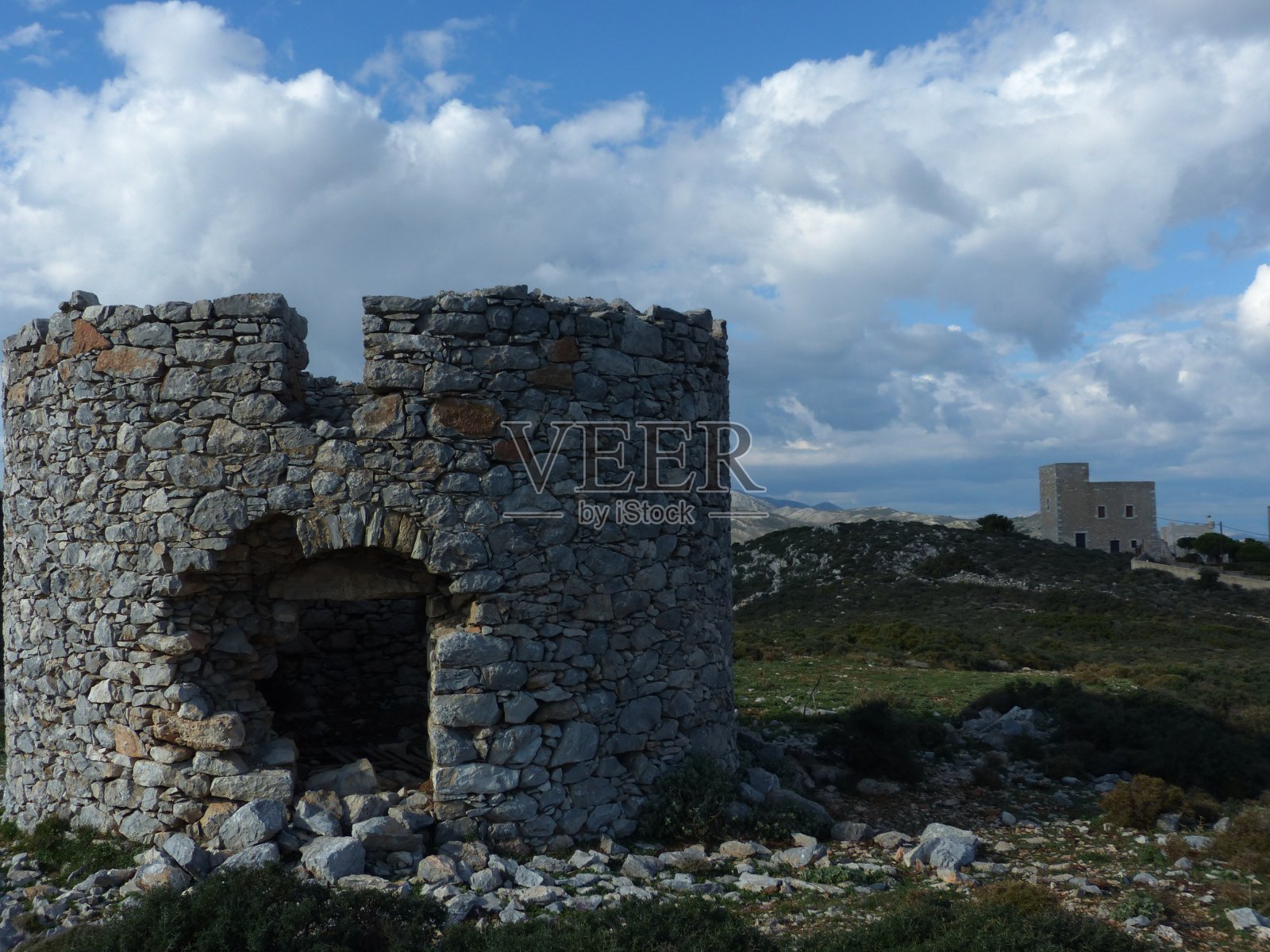 希腊伯罗奔尼撒半岛马尼地区东岸科罗戈尼亚尼卡周围的老磨坊照片摄影图片