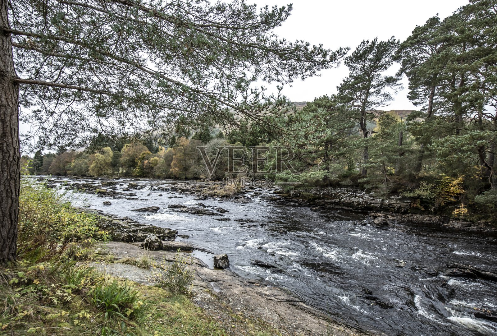 多查特瀑布:秋天。照片摄影图片