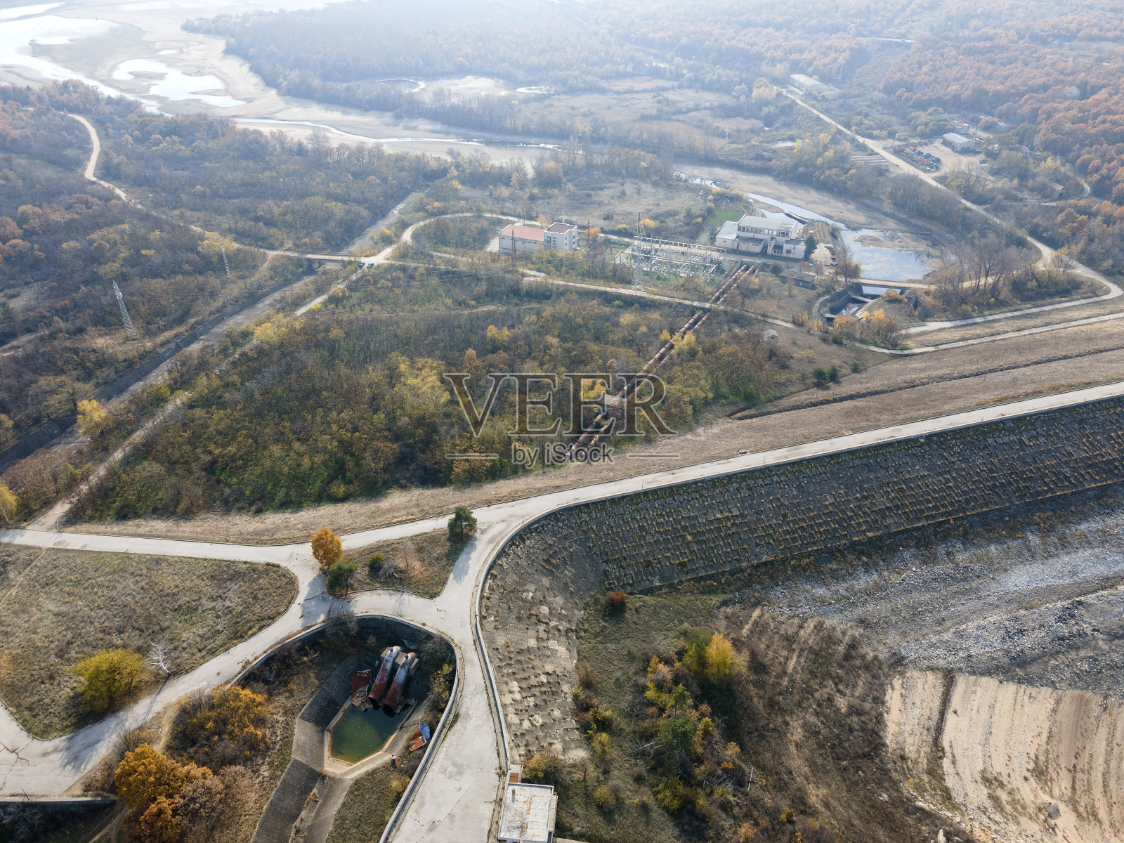 保加利亚Pyasachnik(砂岩)水库鸟瞰图照片摄影图片