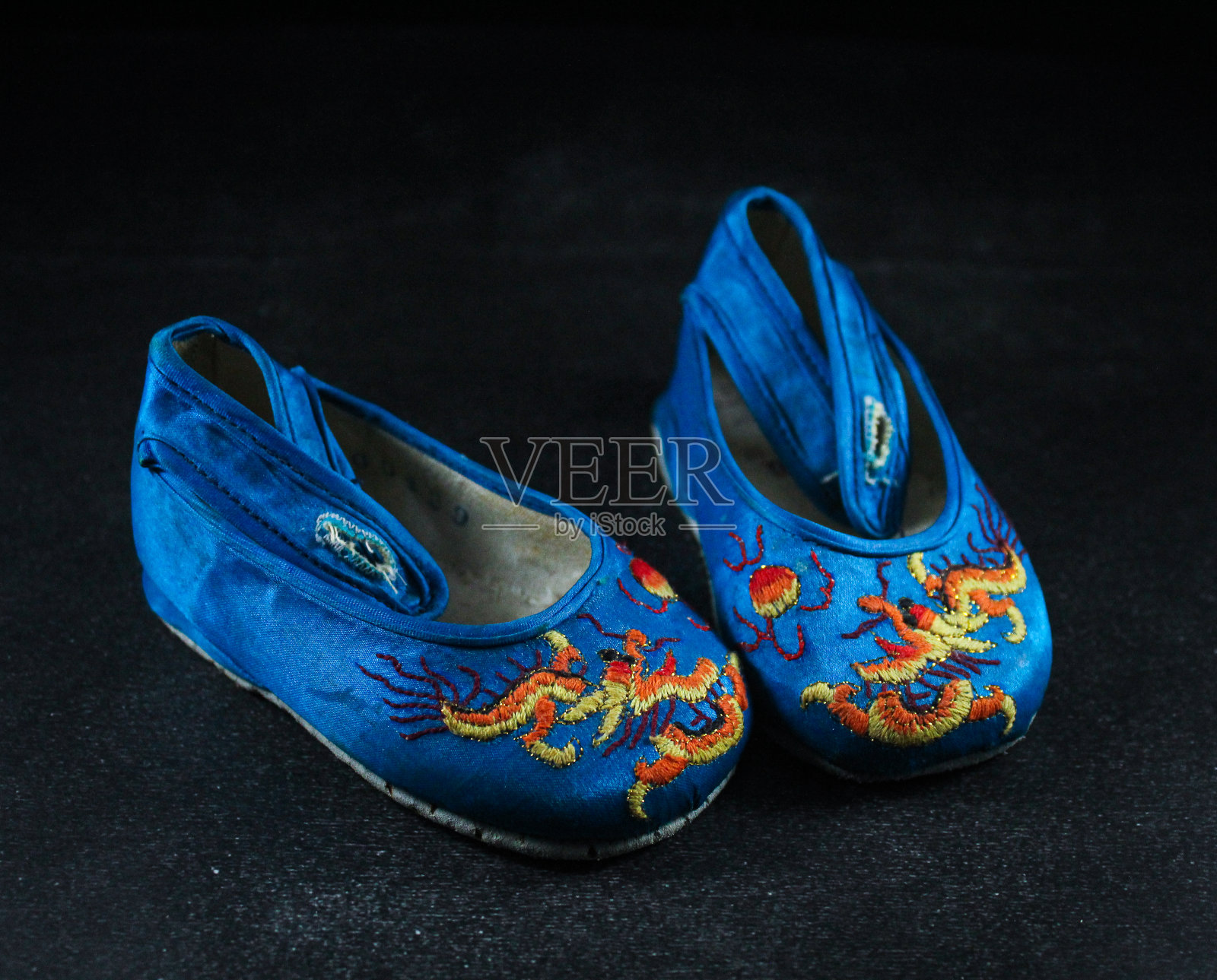 蓝色的婴儿鞋照片摄影图片