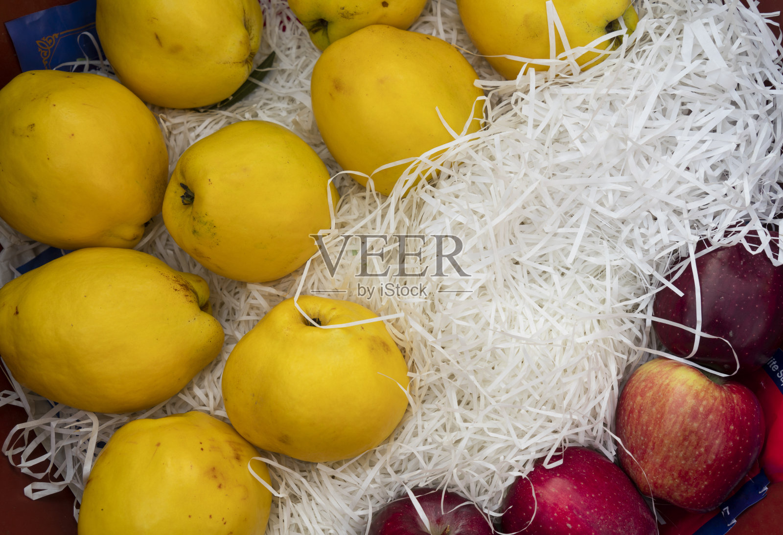 红色天然新鲜苹果、温柏照片摄影图片