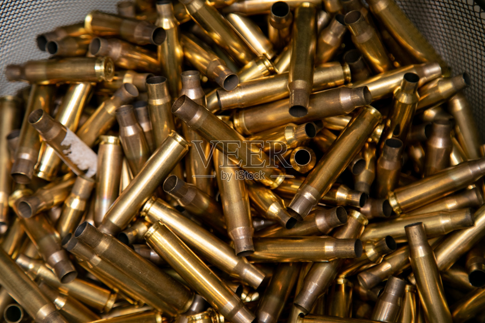 枪支弹壳背景，射击靶场，照片摄影图片