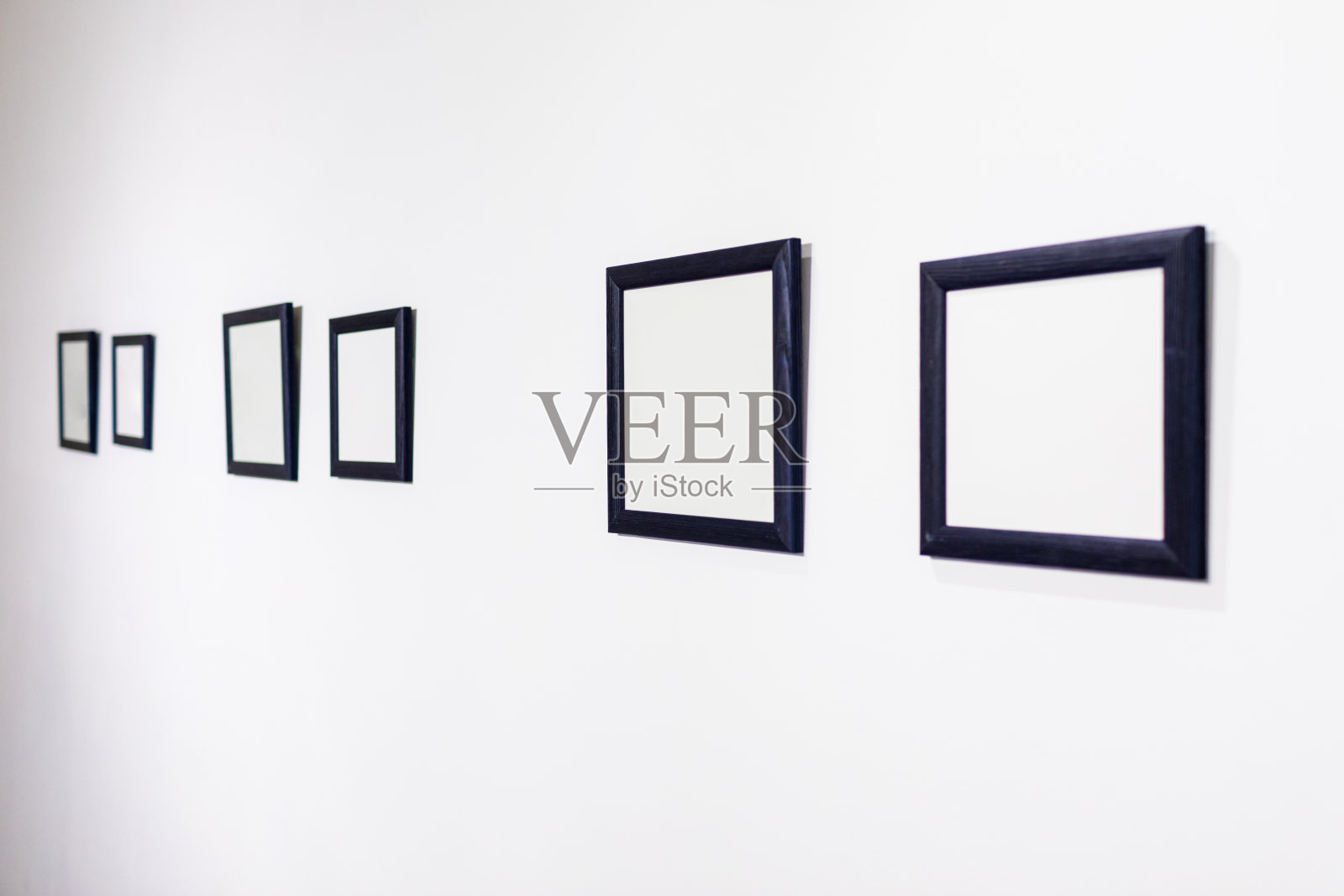 白墙上的空白相框照片摄影图片