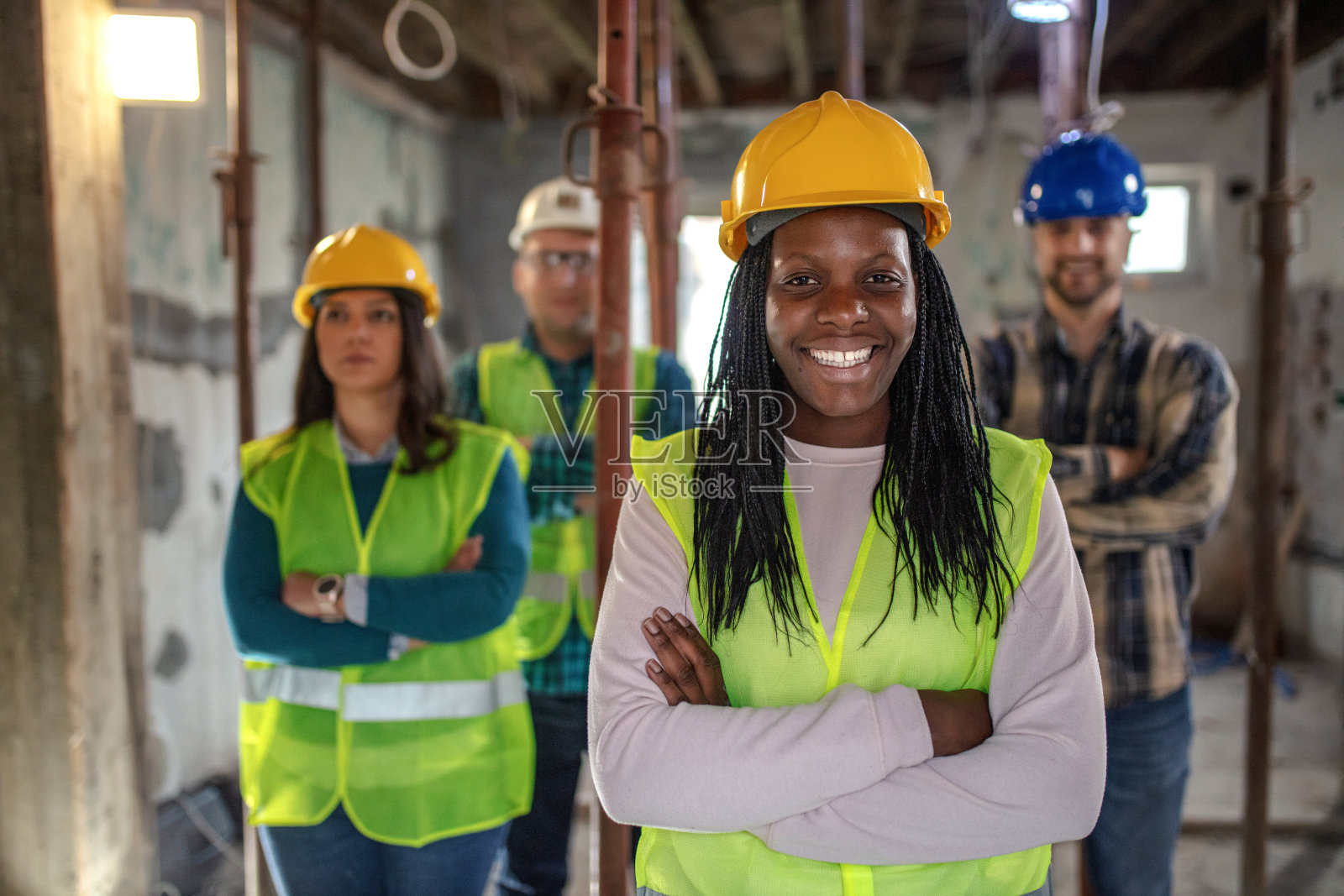 一群多民族的工人照片摄影图片