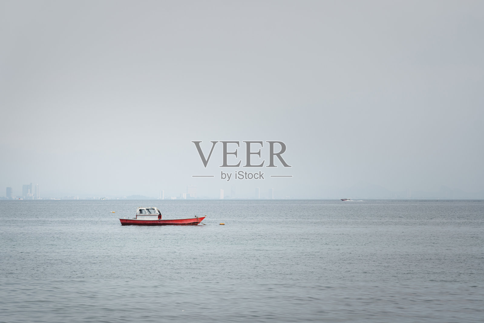 海上的渔船。照片摄影图片