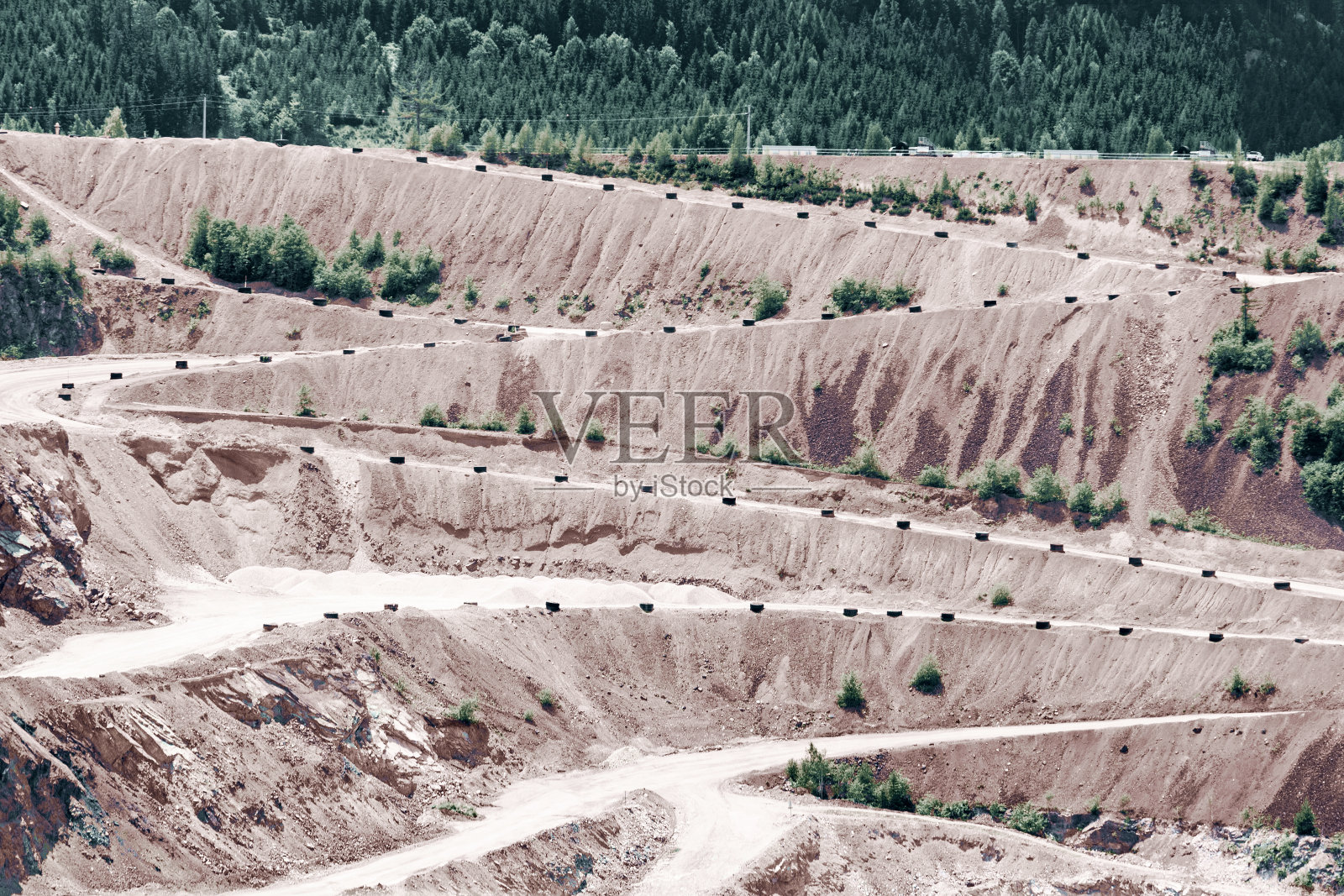 矿山企业采石场的远景。行业、技术概念照片摄影图片