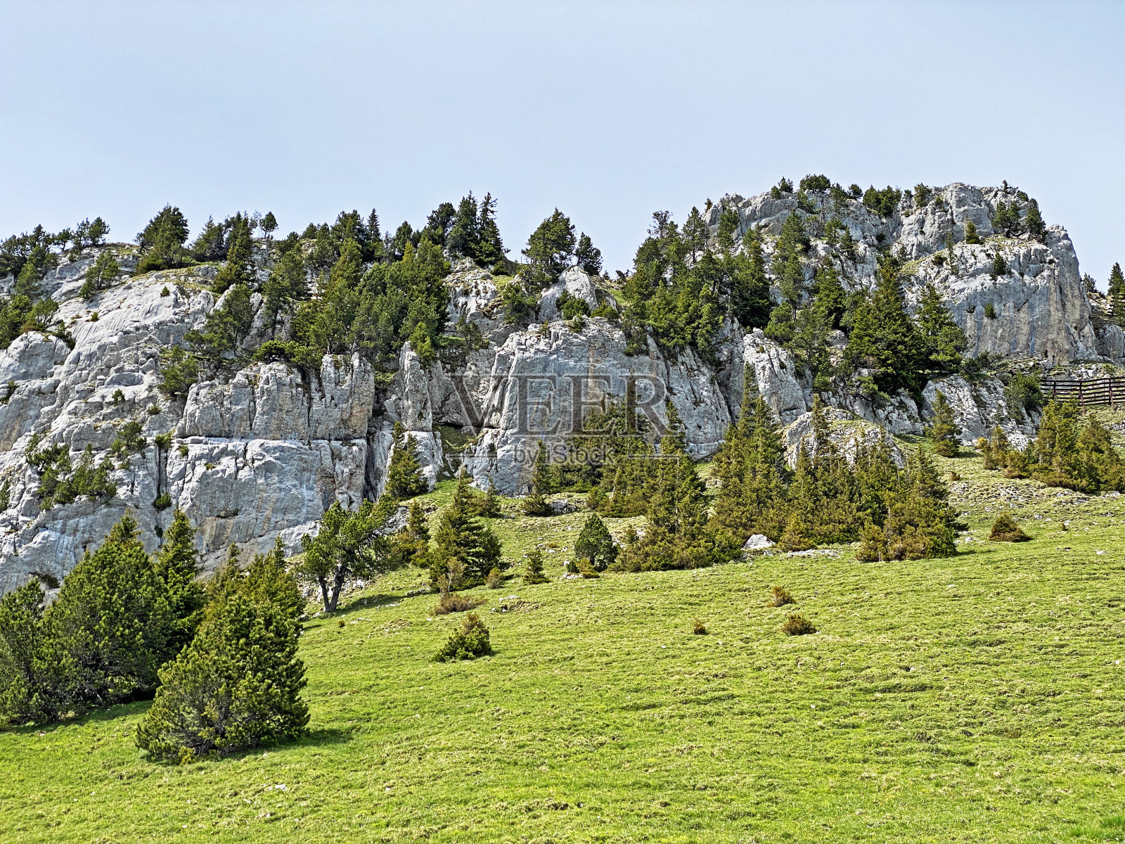瑞士奥布瓦尔登州的阿尔卑斯峰，位于瑞士皮拉图斯山脉和埃曼塔尔阿尔卑斯山脉(瑞士奥布瓦尔登州坎顿)。照片摄影图片