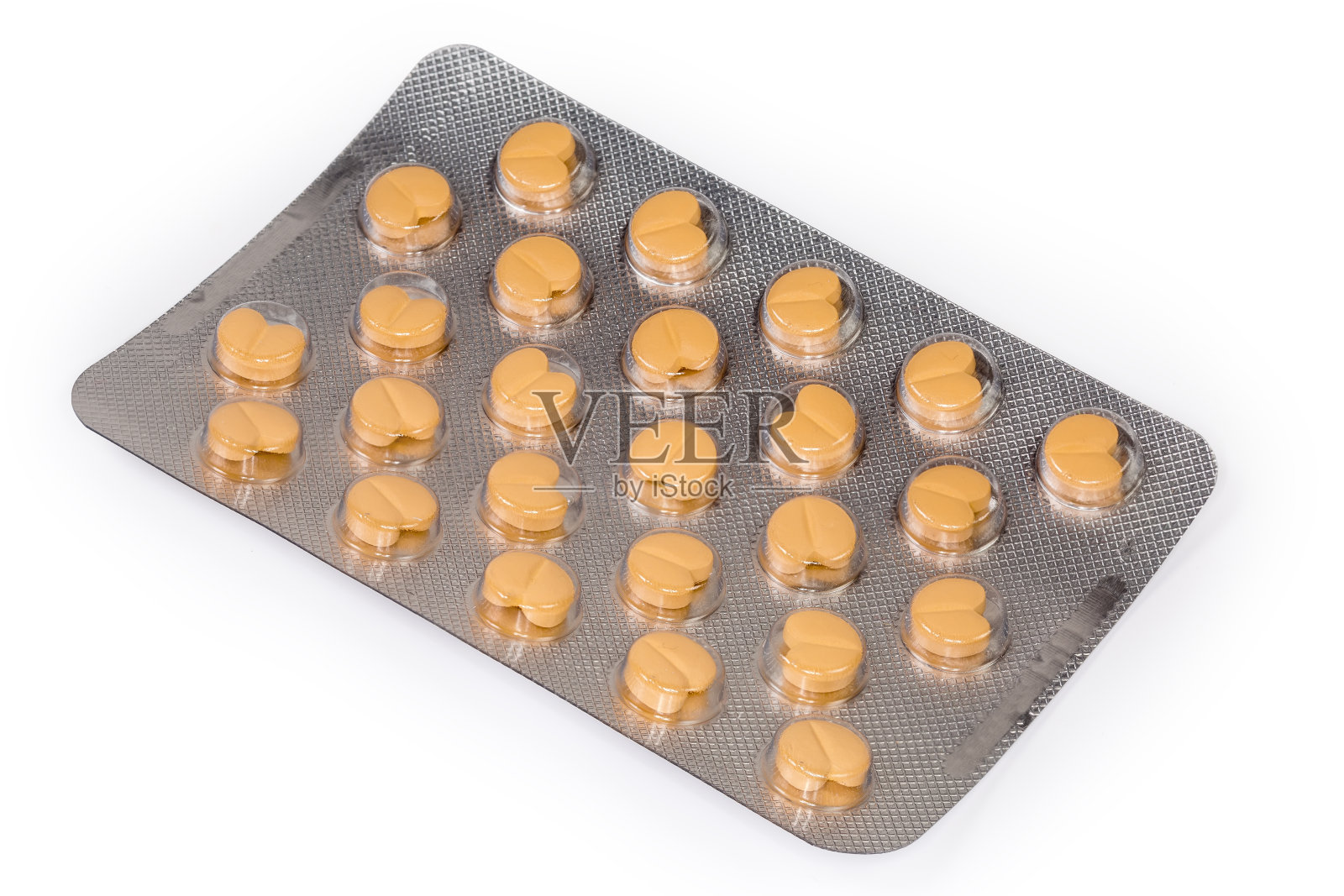 吸塑包装与黄色心形药丸在白色背景照片摄影图片