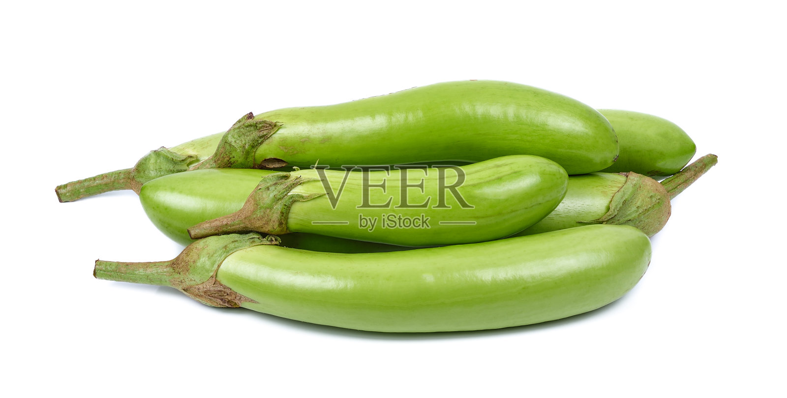 孤立在白色背景上的绿色茄子照片摄影图片