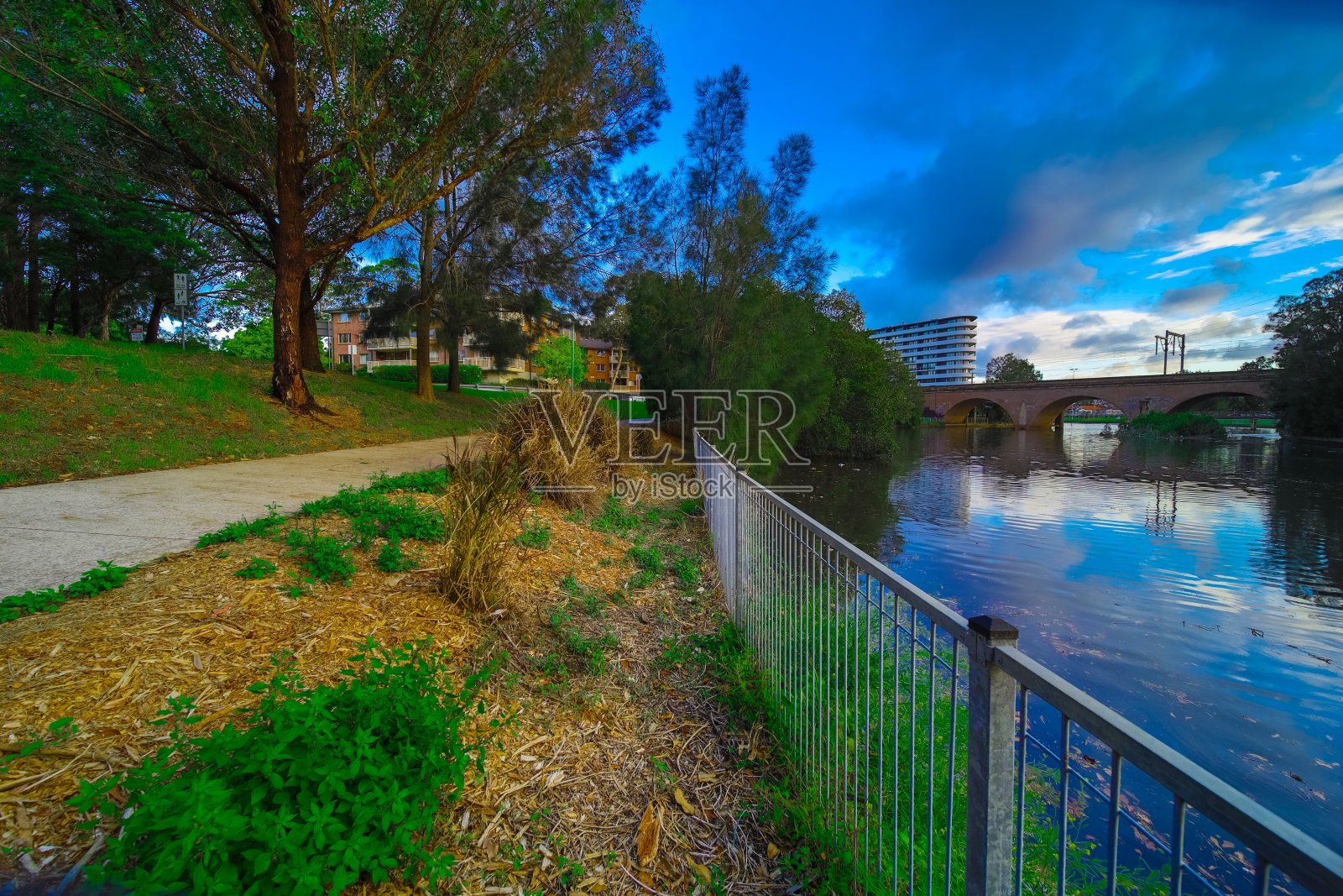 库克河在坎特伯雷悉尼澳大利亚在一个美丽的日落下午照片摄影图片