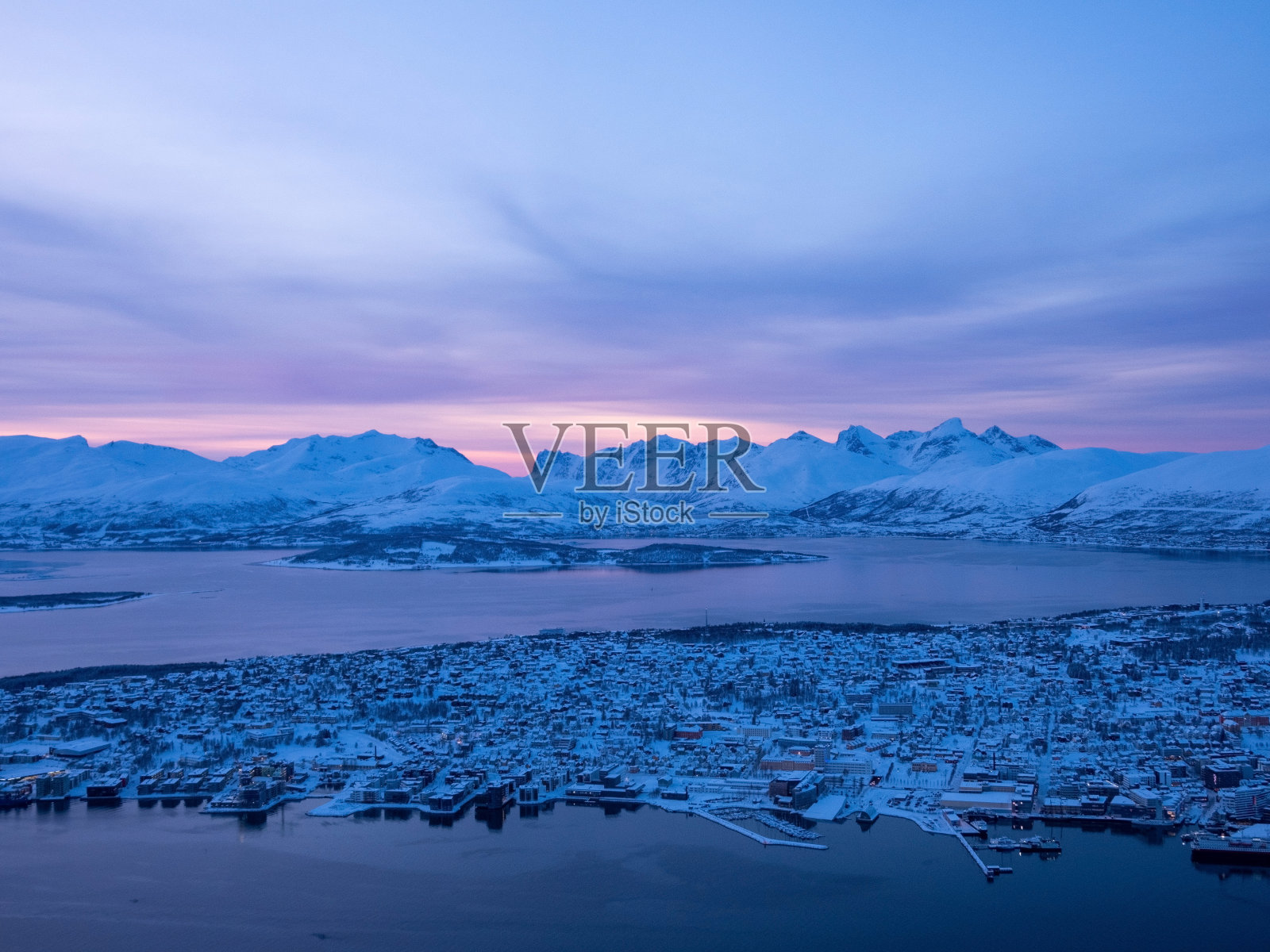 挪威特罗姆瑟的蓝色时光照片摄影图片