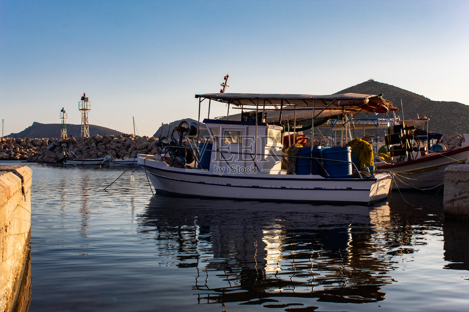希腊希奥斯科米村的港口照片摄影图片