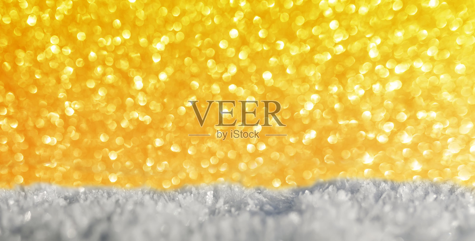 假日背景与白色的雪花晶体和闪闪发光的金色火花和圆圈照片摄影图片