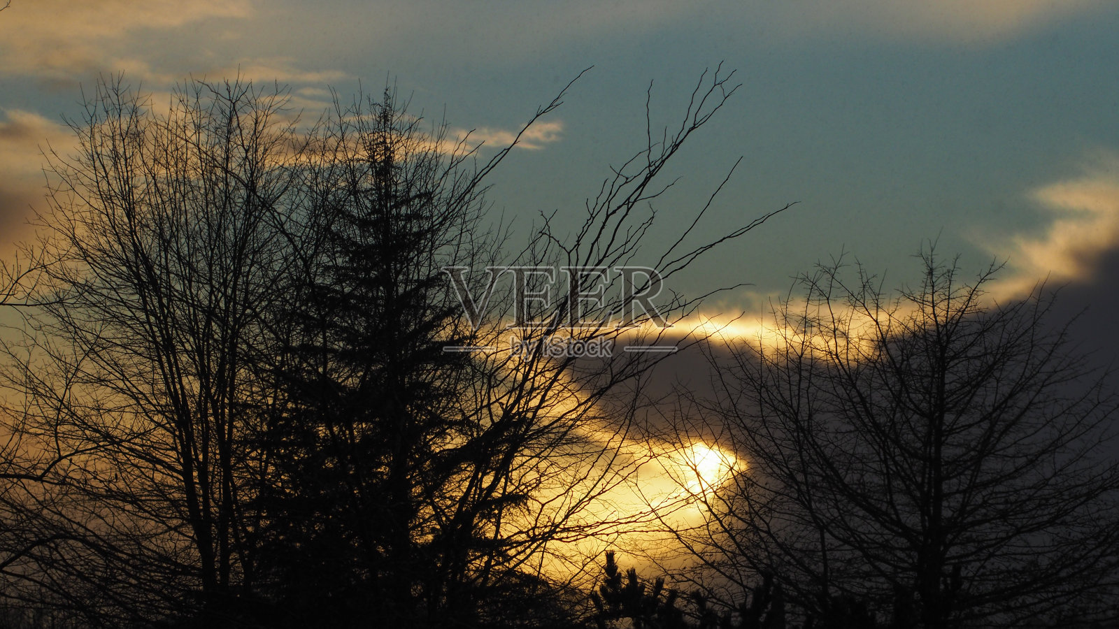 美丽的多云的泵体照片摄影图片