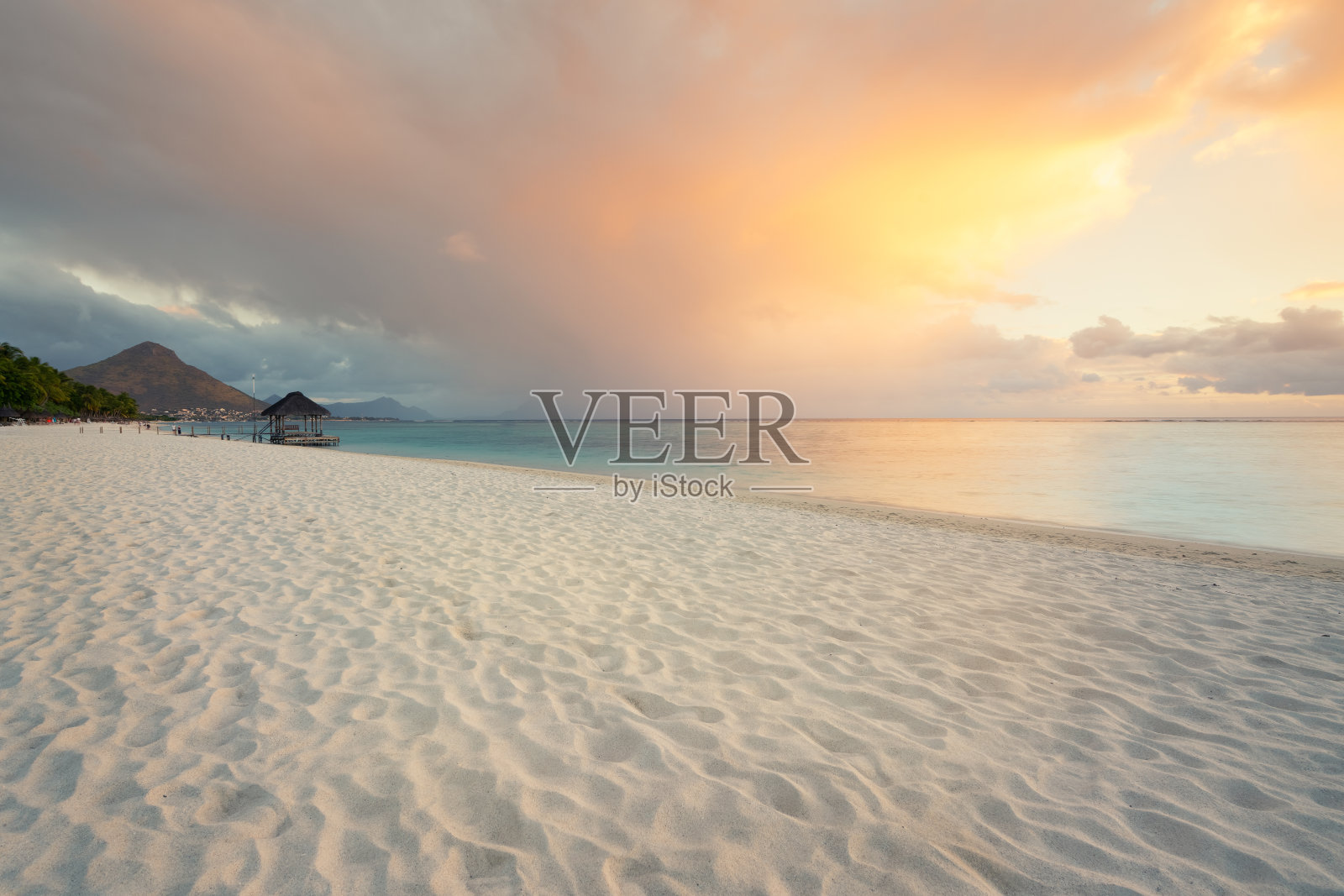 日落时分的弗拉克海滩照片摄影图片