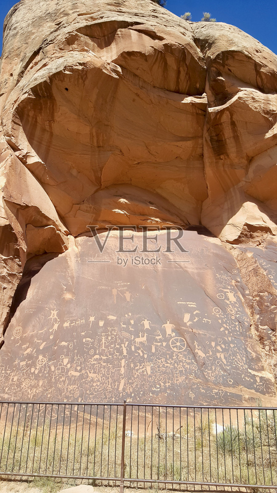 报纸的岩石照片摄影图片