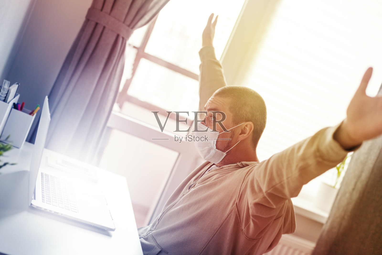 Covid-19概念。冠状病毒大流行期间的家务隔离照片摄影图片